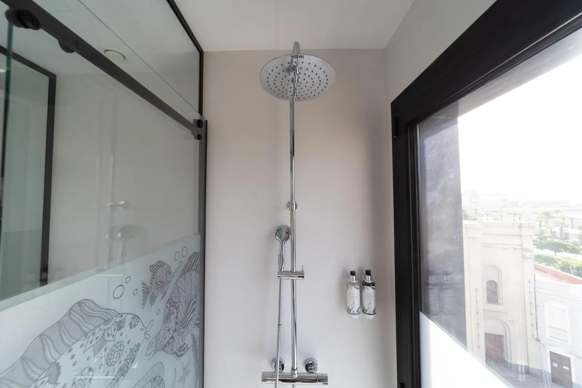 Shower in Hotel Puerto de la Luz