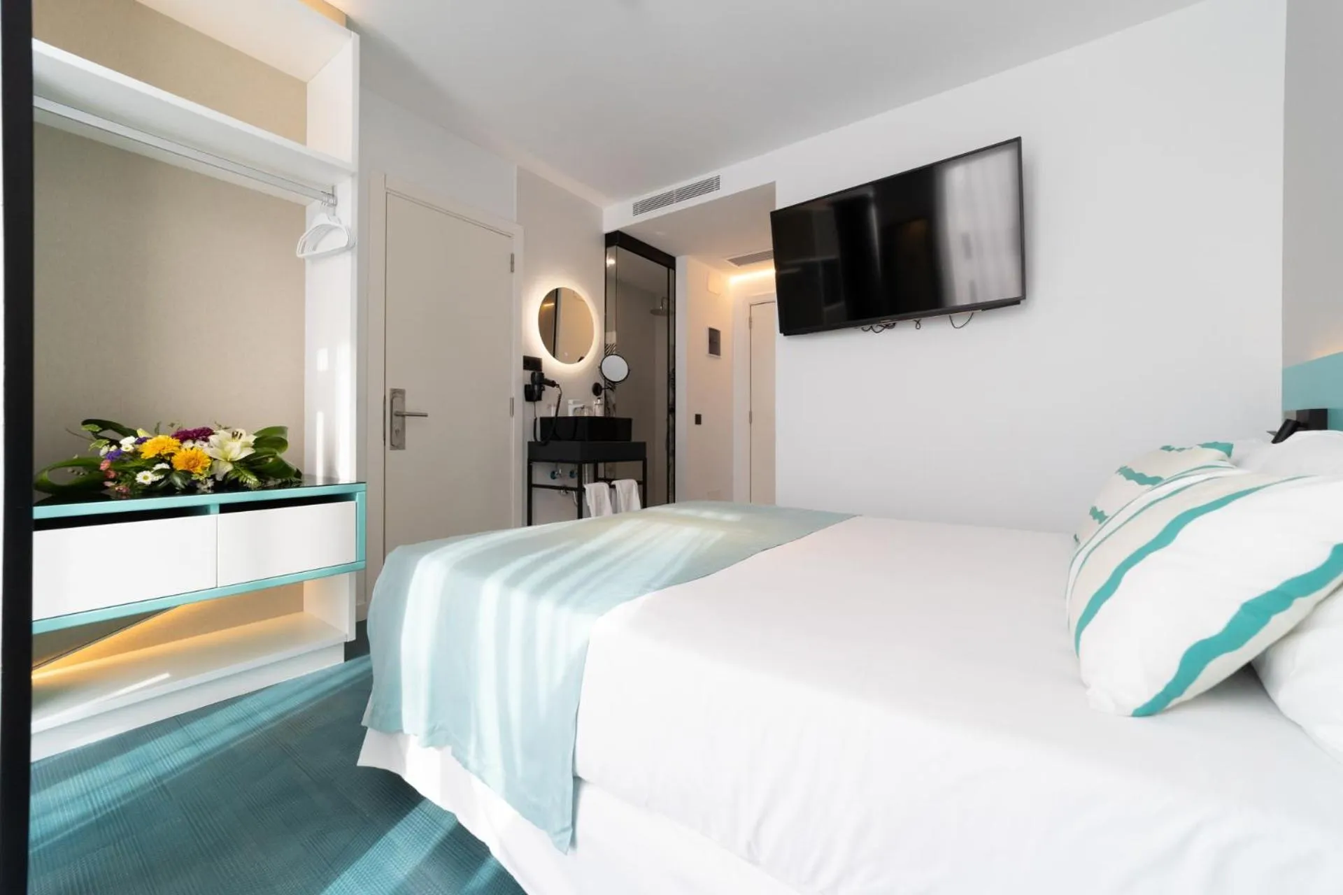 Photo of the whole room in Hotel Puerto de la Luz