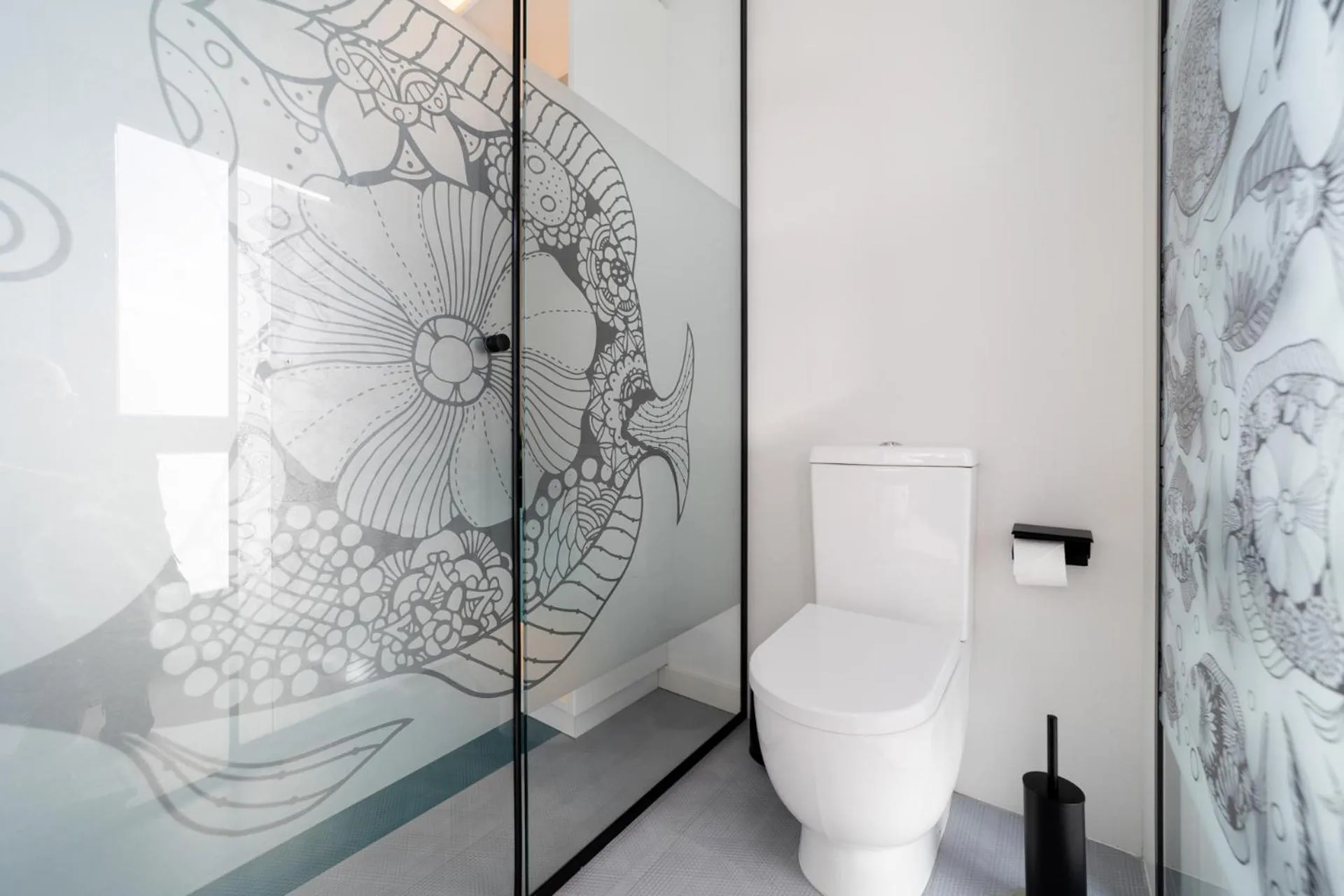 Shower in Hotel Puerto de la Luz