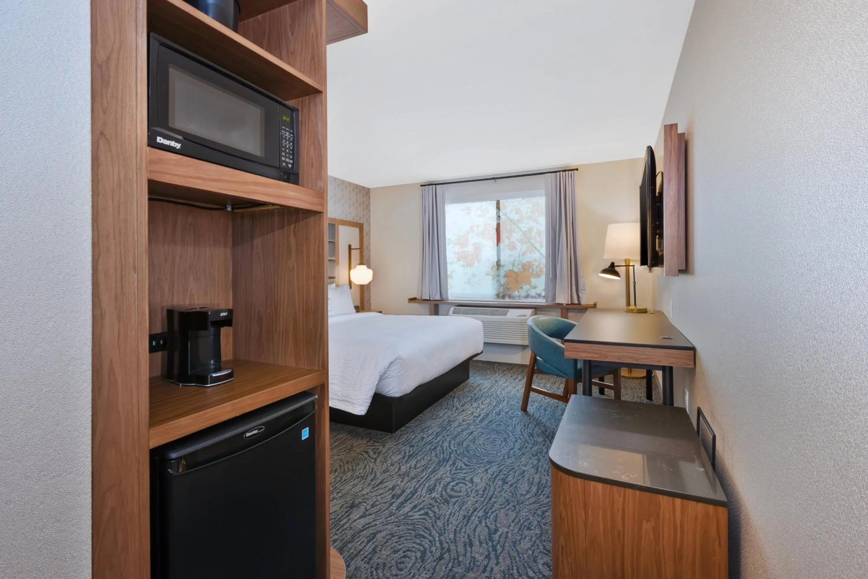 Photo of the whole room, Bed in Fairfield Inn & Suites by Marriott Kalamazoo