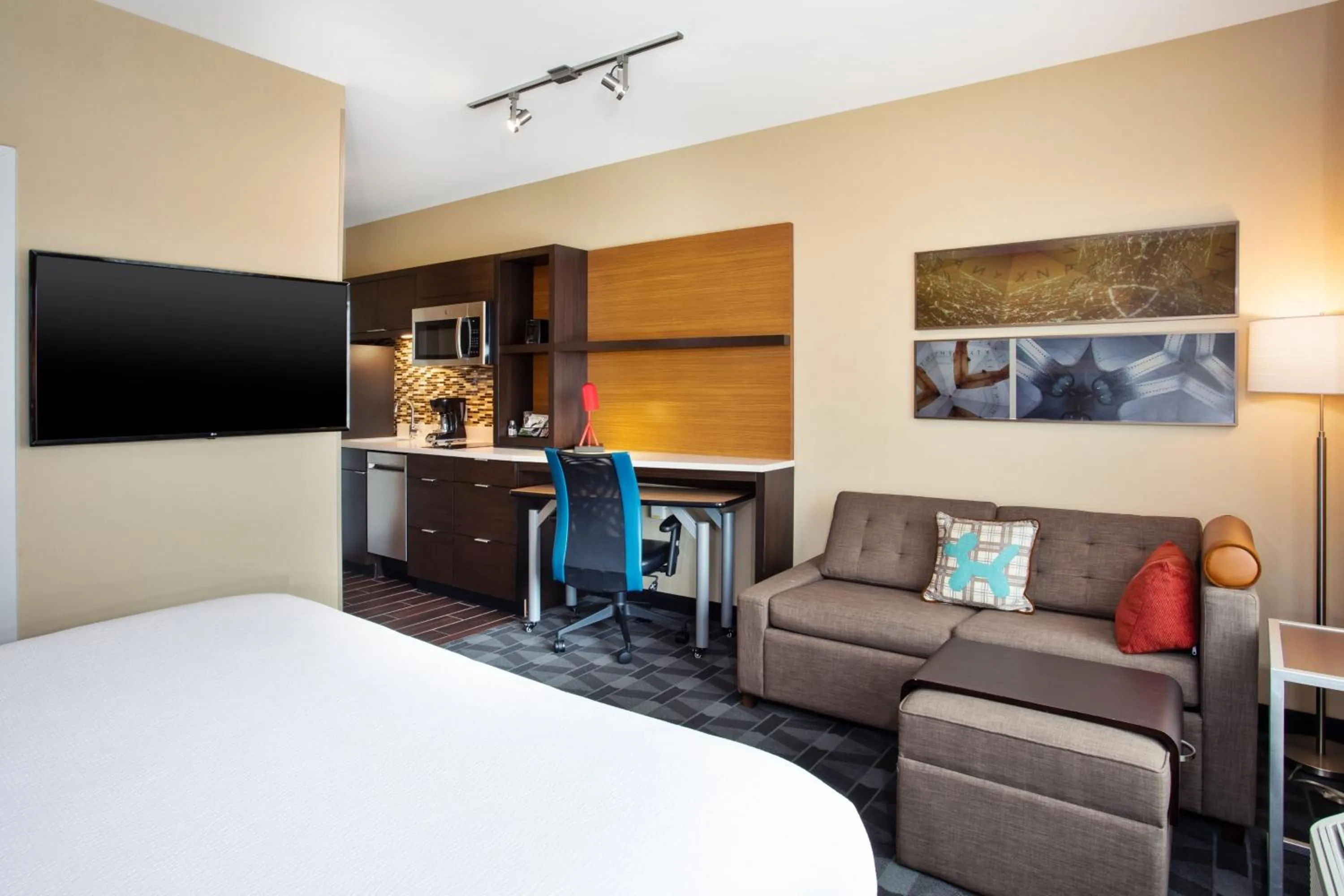 Photo of the whole room, Bed in TownePlace Suites by Marriott Detroit Belleville