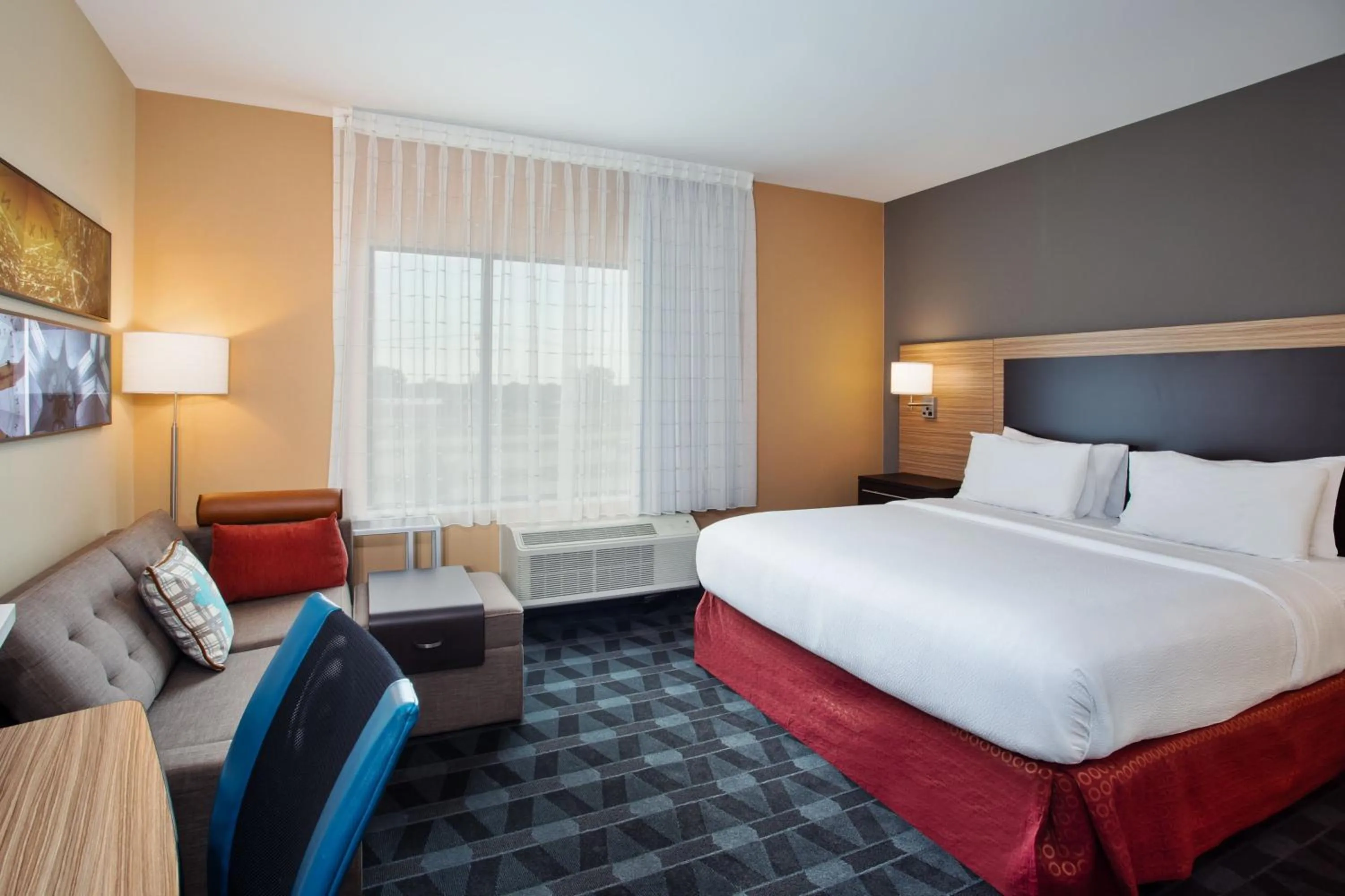 Photo of the whole room, Bed in TownePlace Suites by Marriott Detroit Belleville