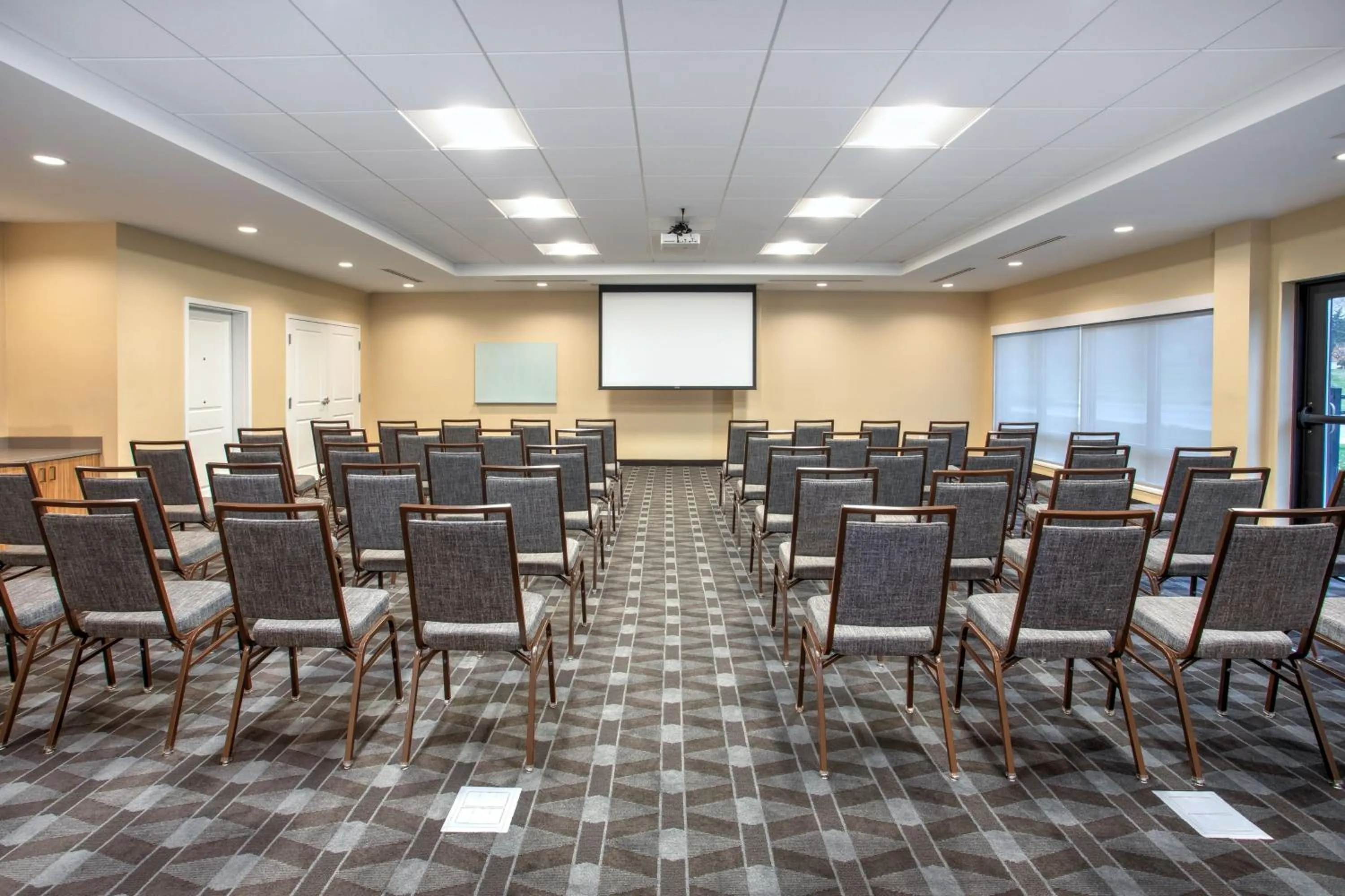 Meeting/conference room in TownePlace Suites by Marriott Detroit Belleville