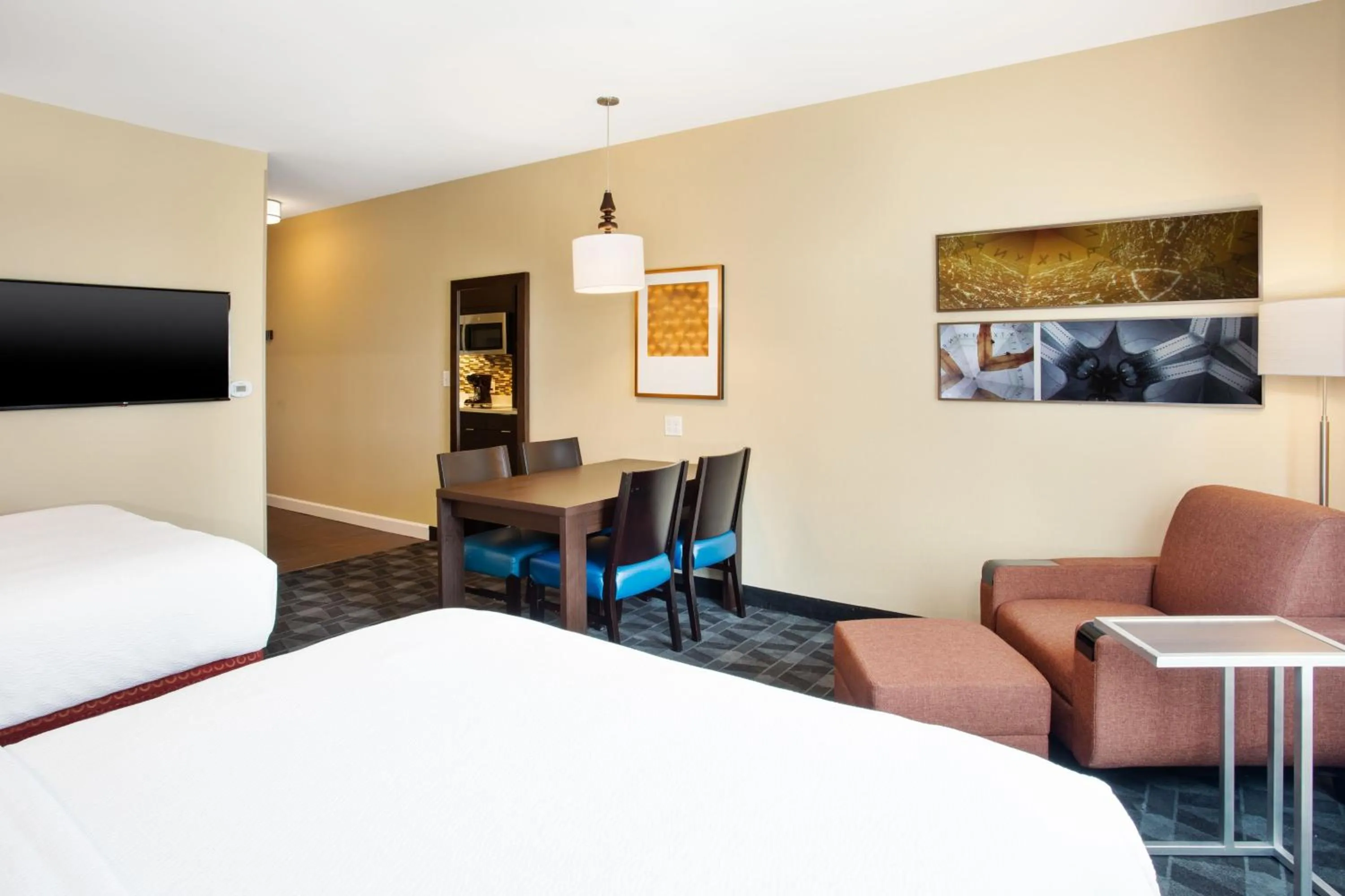 Photo of the whole room, Bed in TownePlace Suites by Marriott Detroit Belleville
