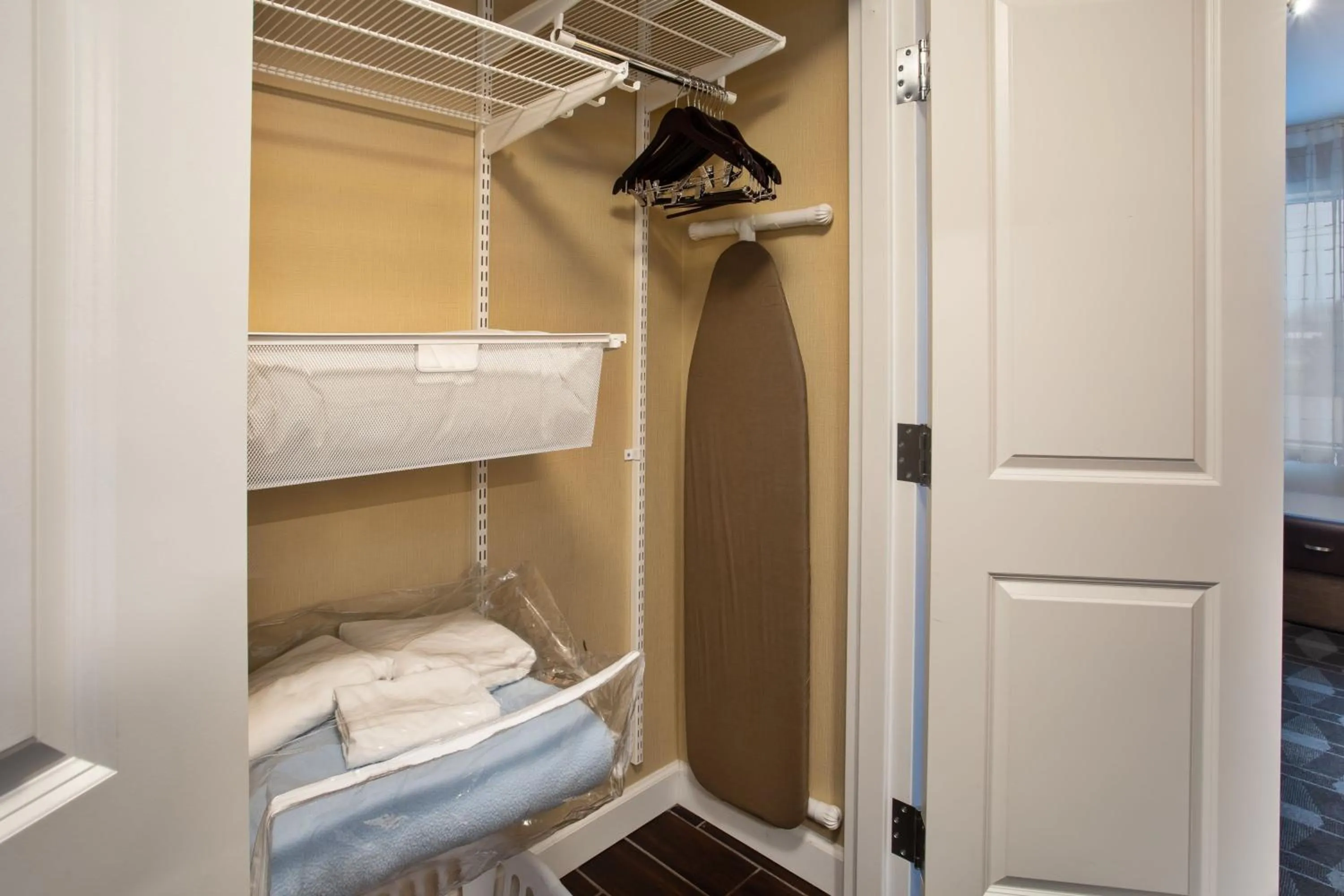 Photo of the whole room, Bed in TownePlace Suites by Marriott Detroit Belleville