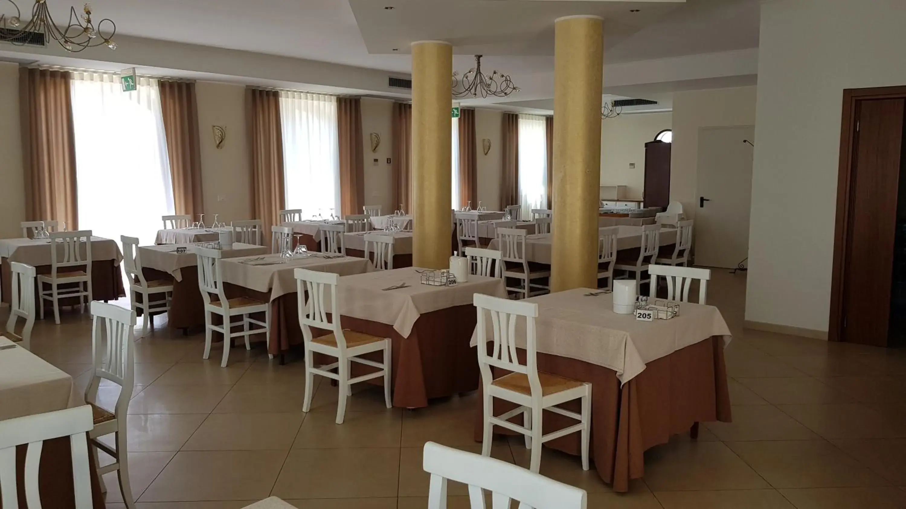 Facade/entrance in Hotel Victoria Facade/entrance in Hotel Victoria