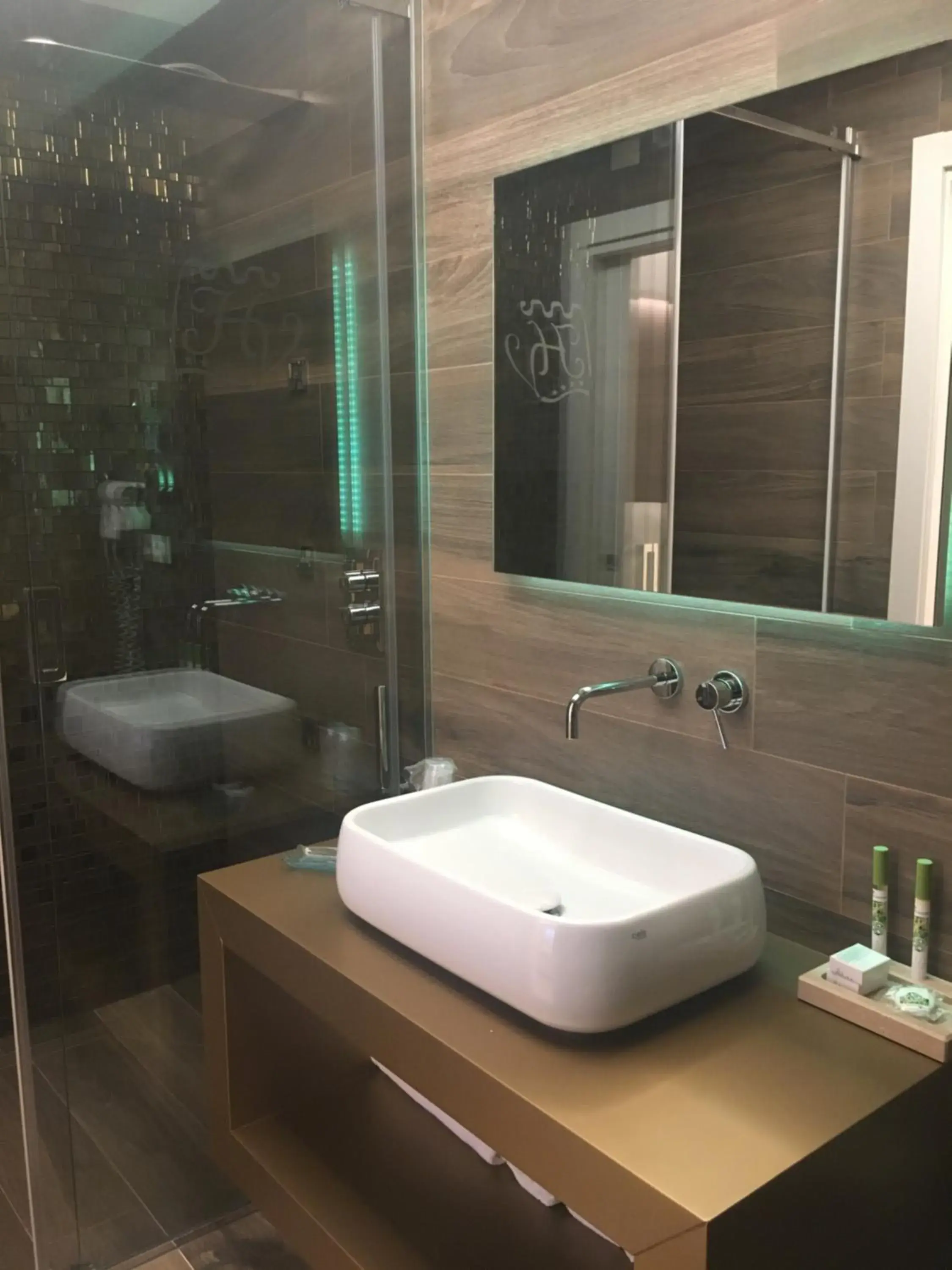 Bathroom in Hotel Victoria Bathroom in Hotel Victoria