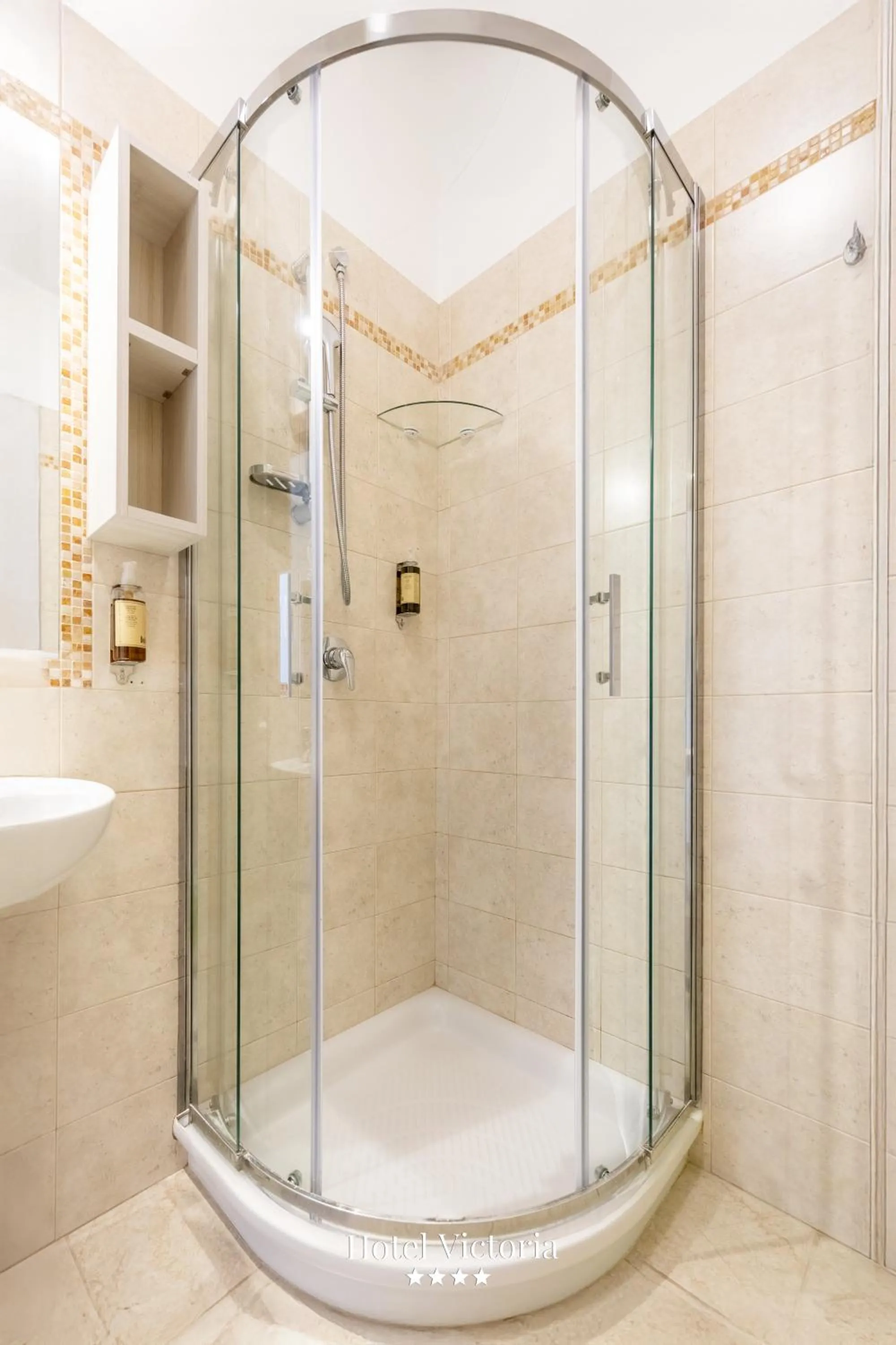 Shower in Hotel Victoria