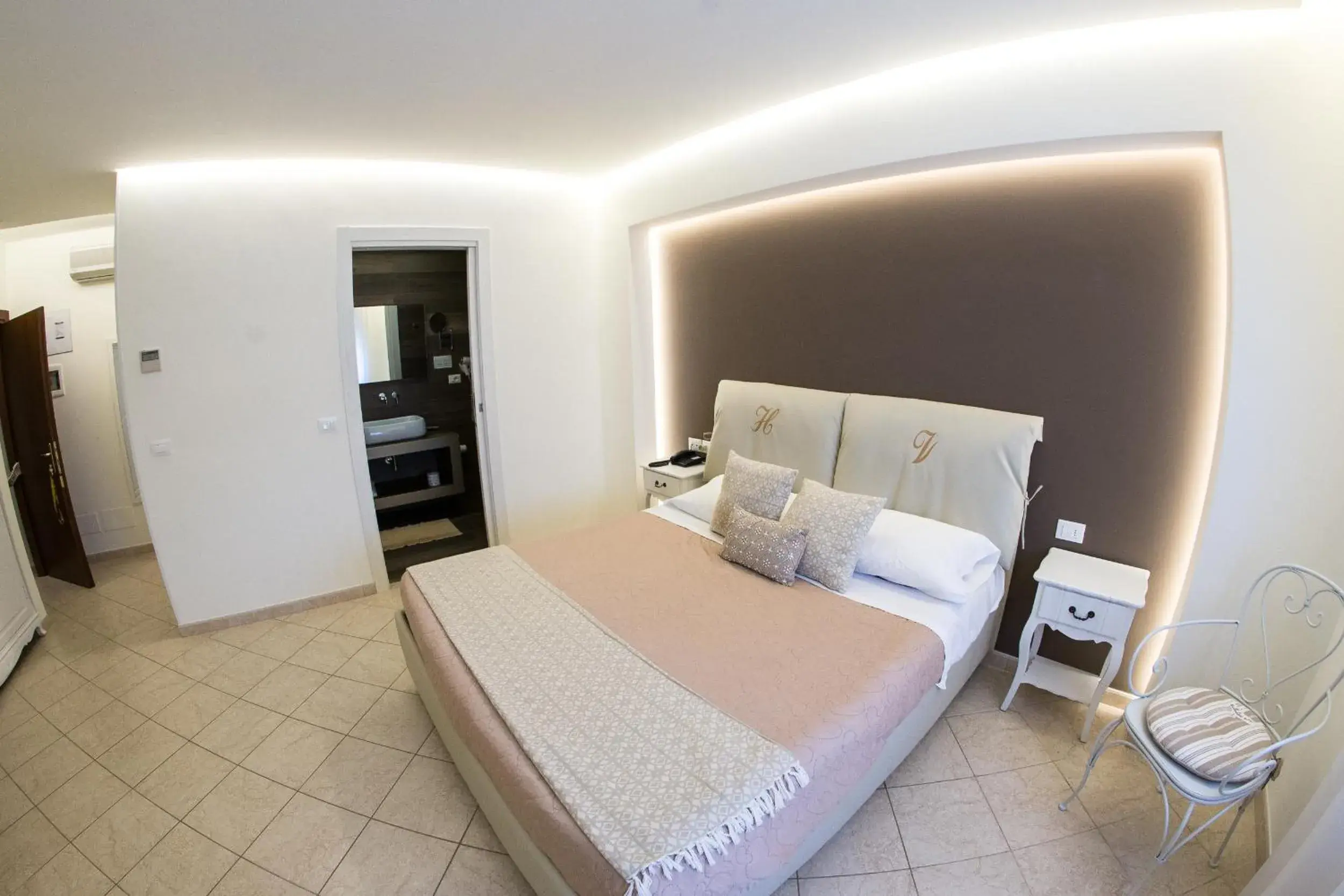 Bed in Hotel Victoria Bed in Hotel Victoria