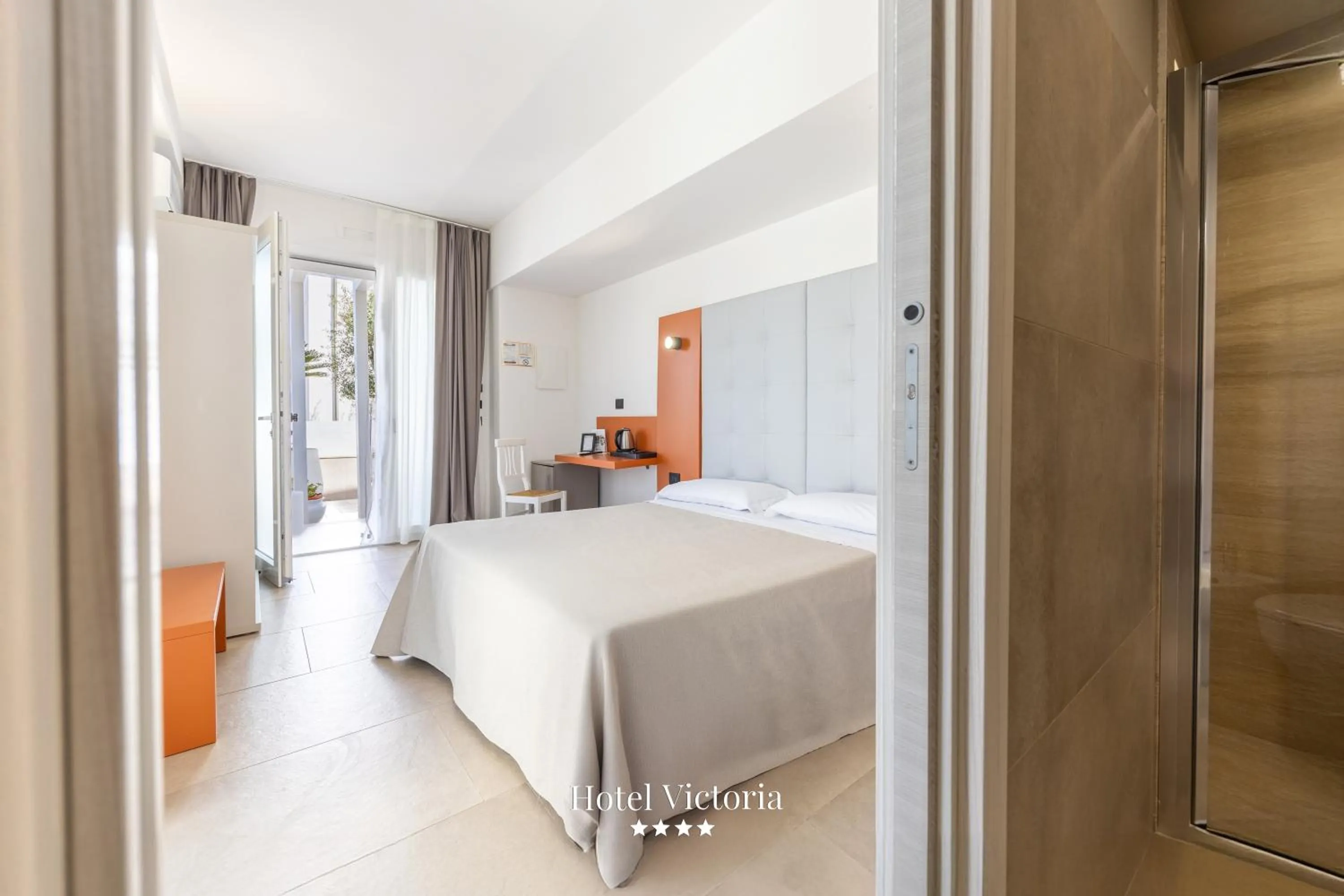 Shower, Bed in Hotel Victoria