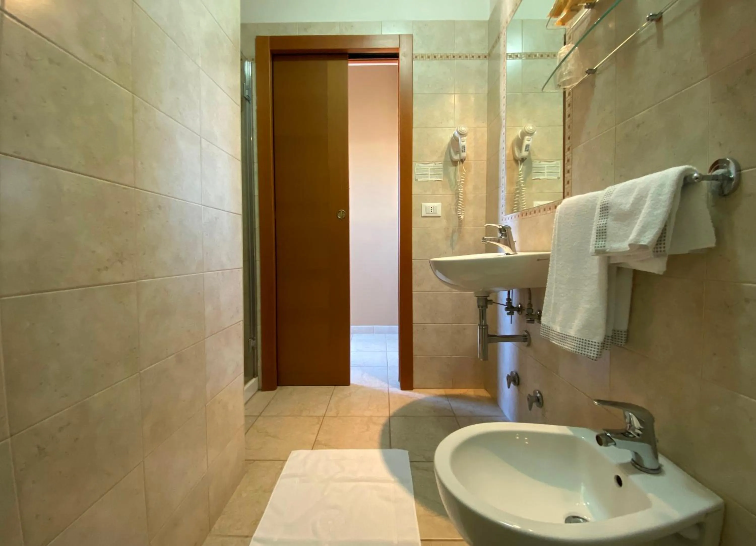 Bathroom in Hotel Victoria