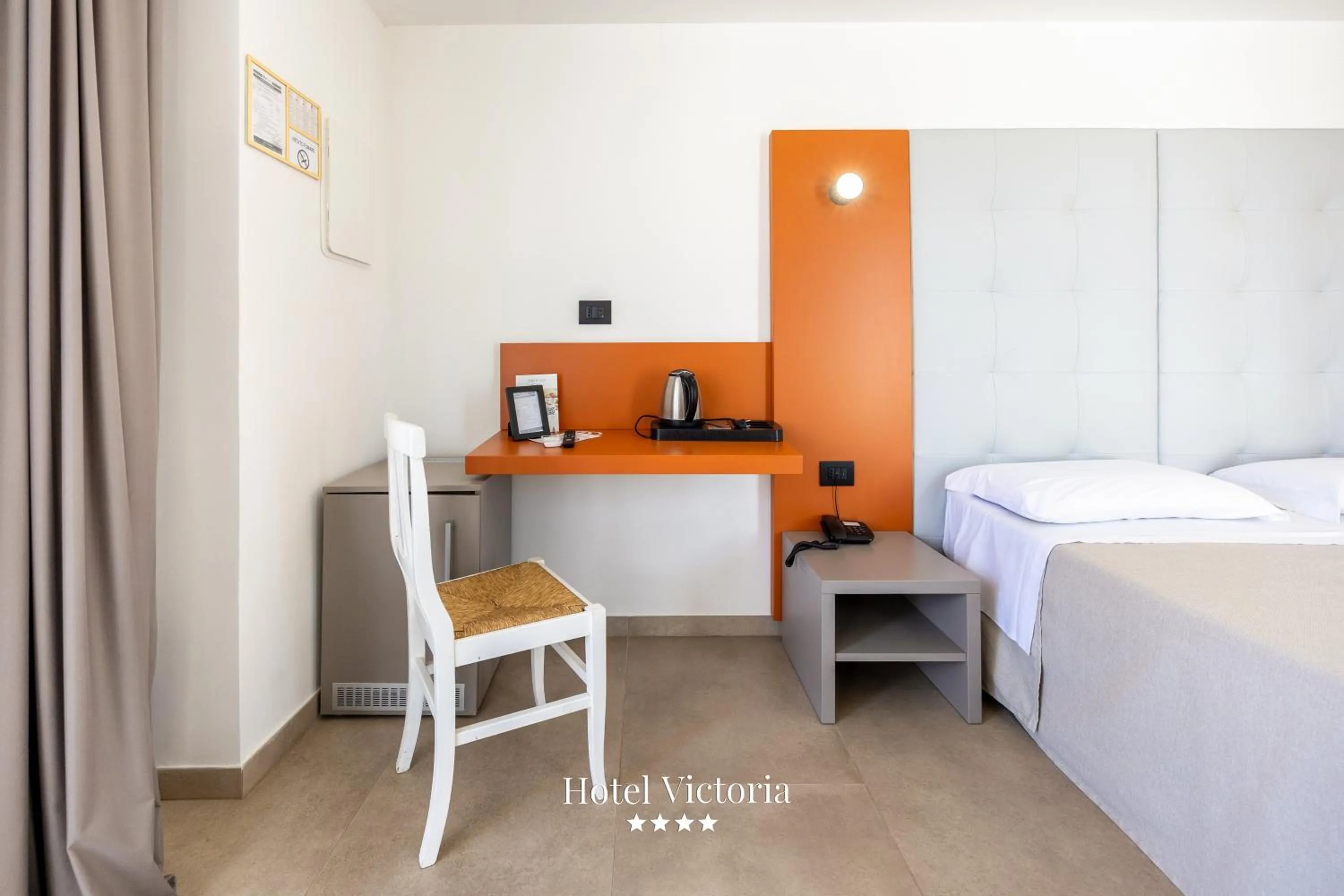 Bedroom, Bed in Hotel Victoria