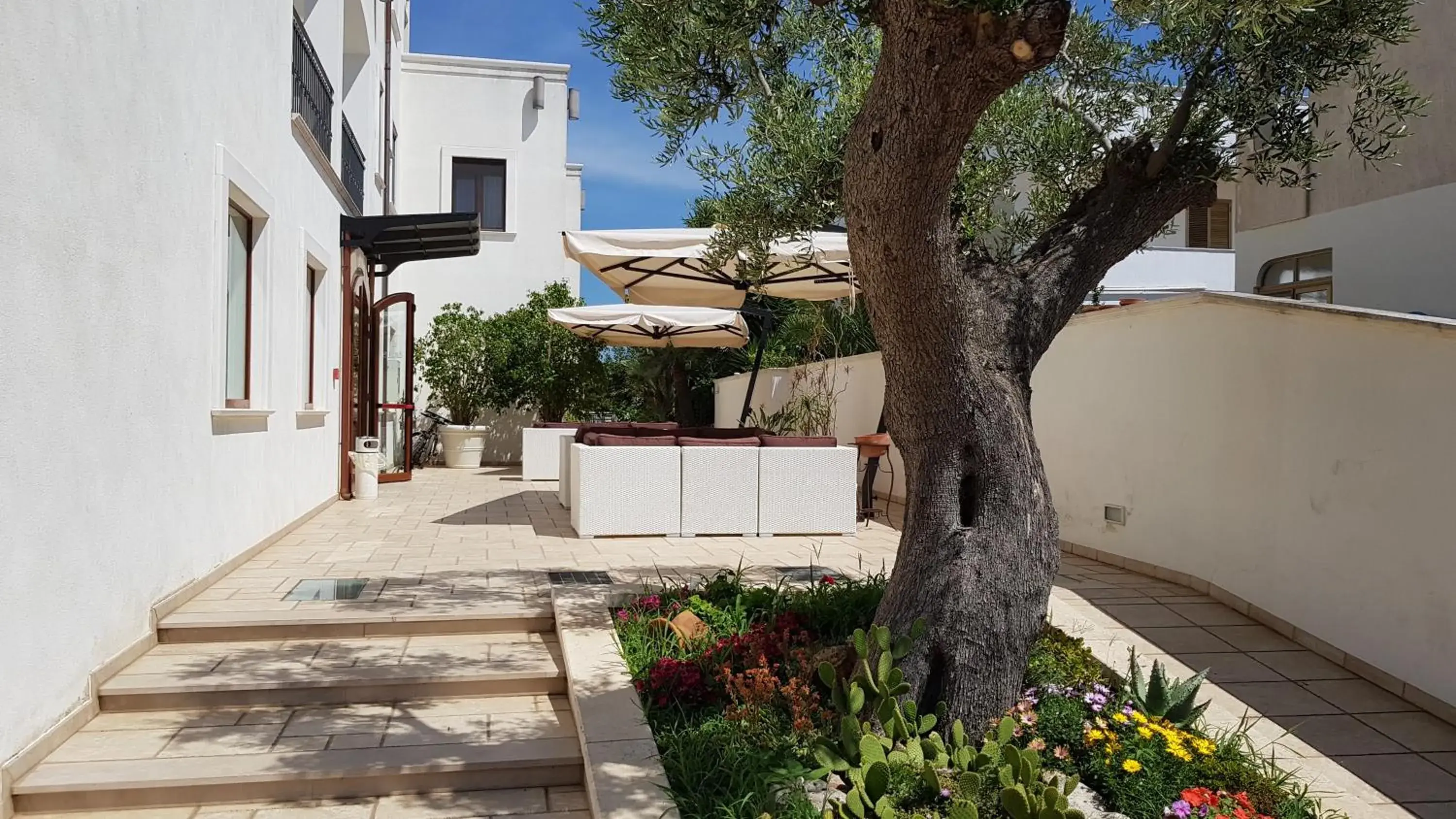 Property building in Hotel Victoria Property building in Hotel Victoria