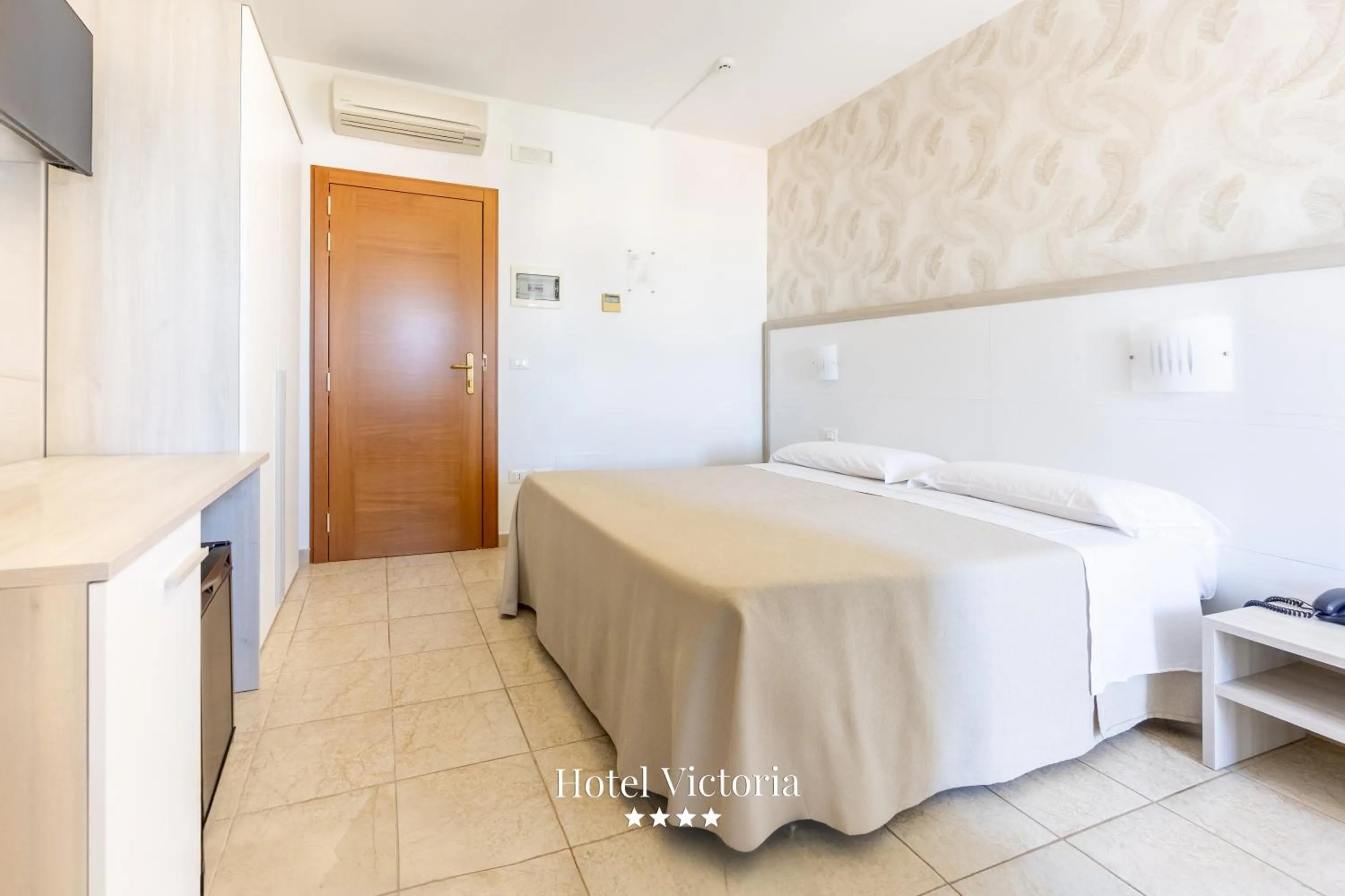 Shower, Bed in Hotel Victoria