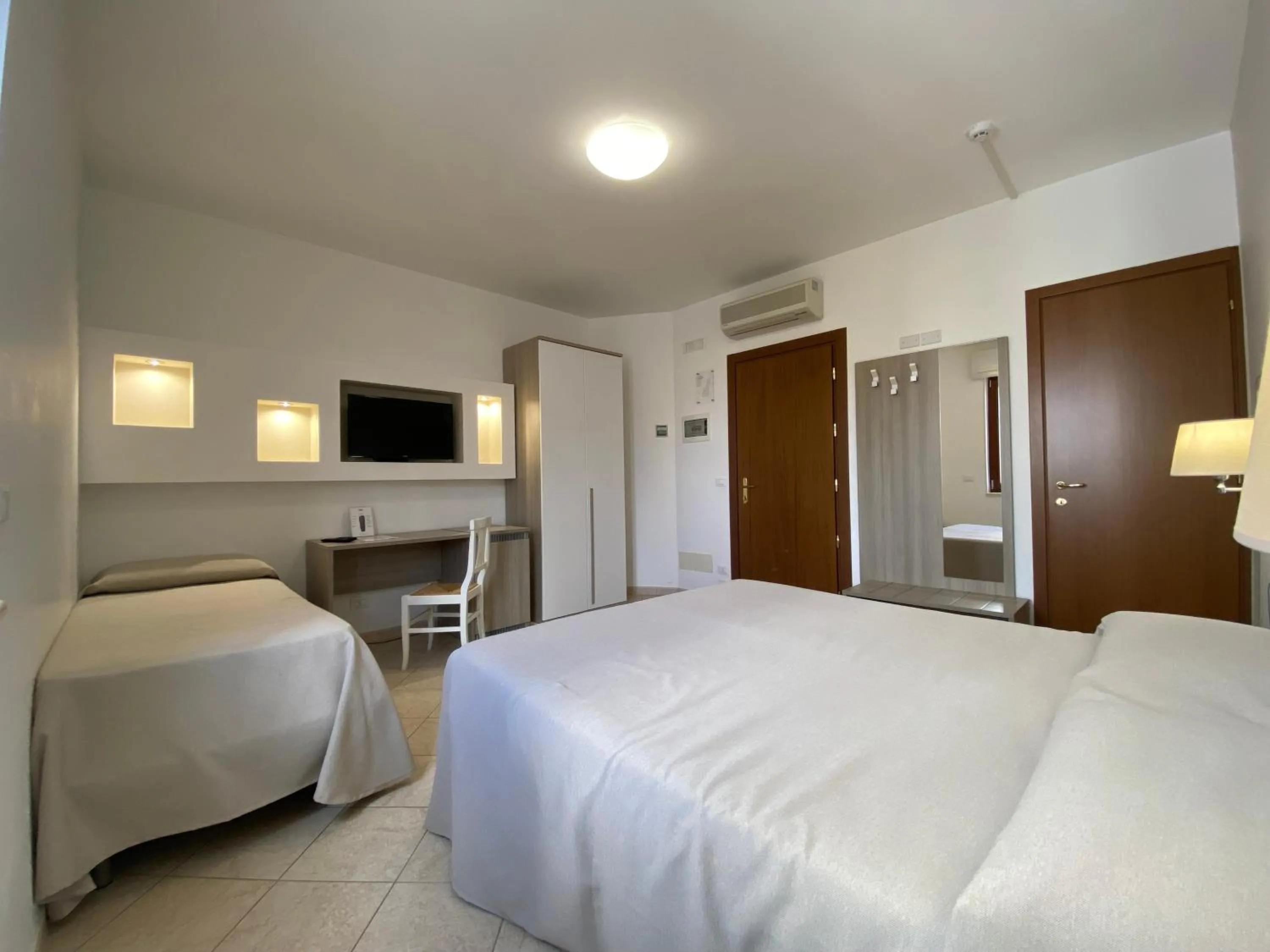 Photo of the whole room, Bed in Hotel Victoria