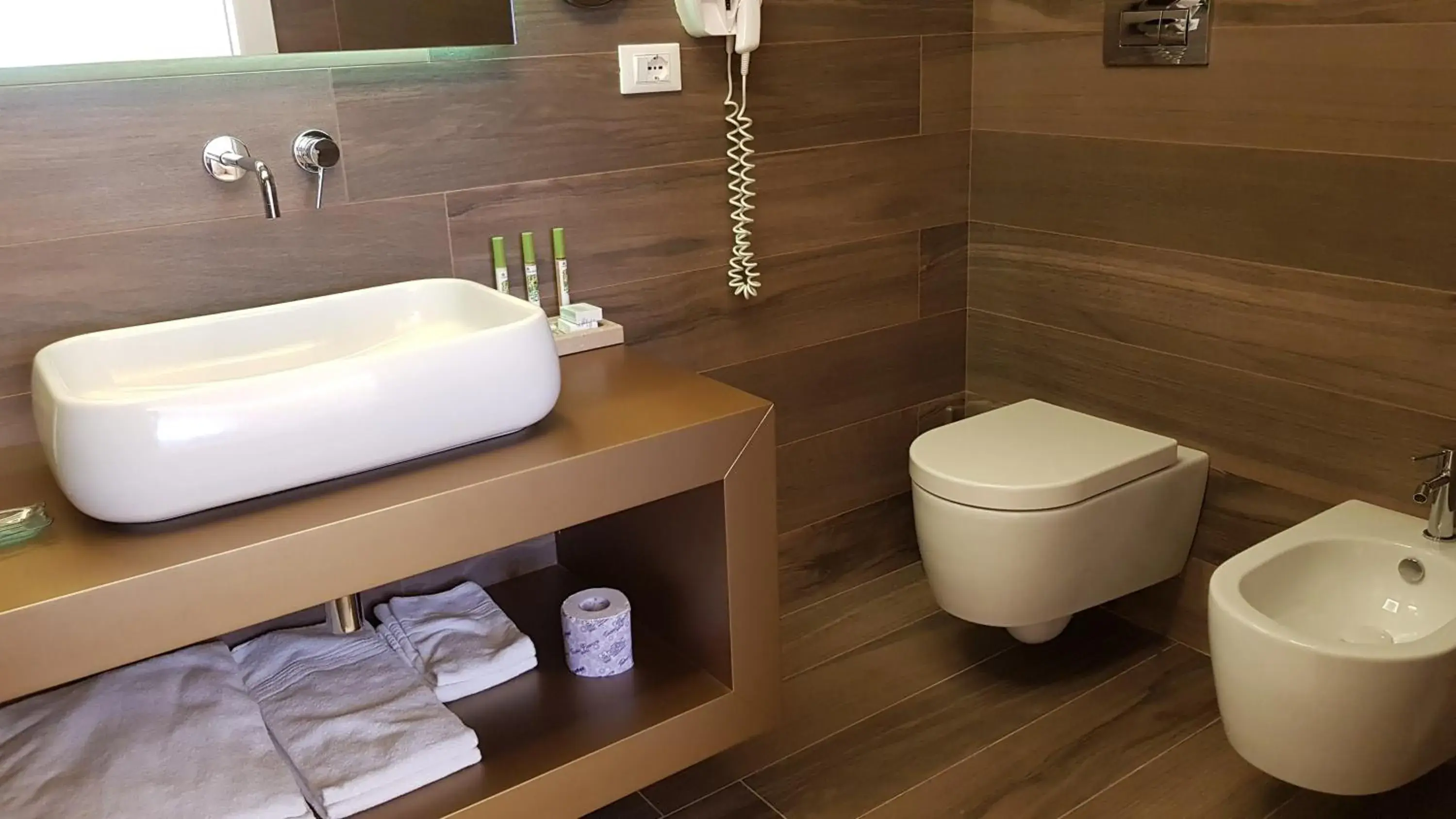 Bathroom in Hotel Victoria Bathroom in Hotel Victoria