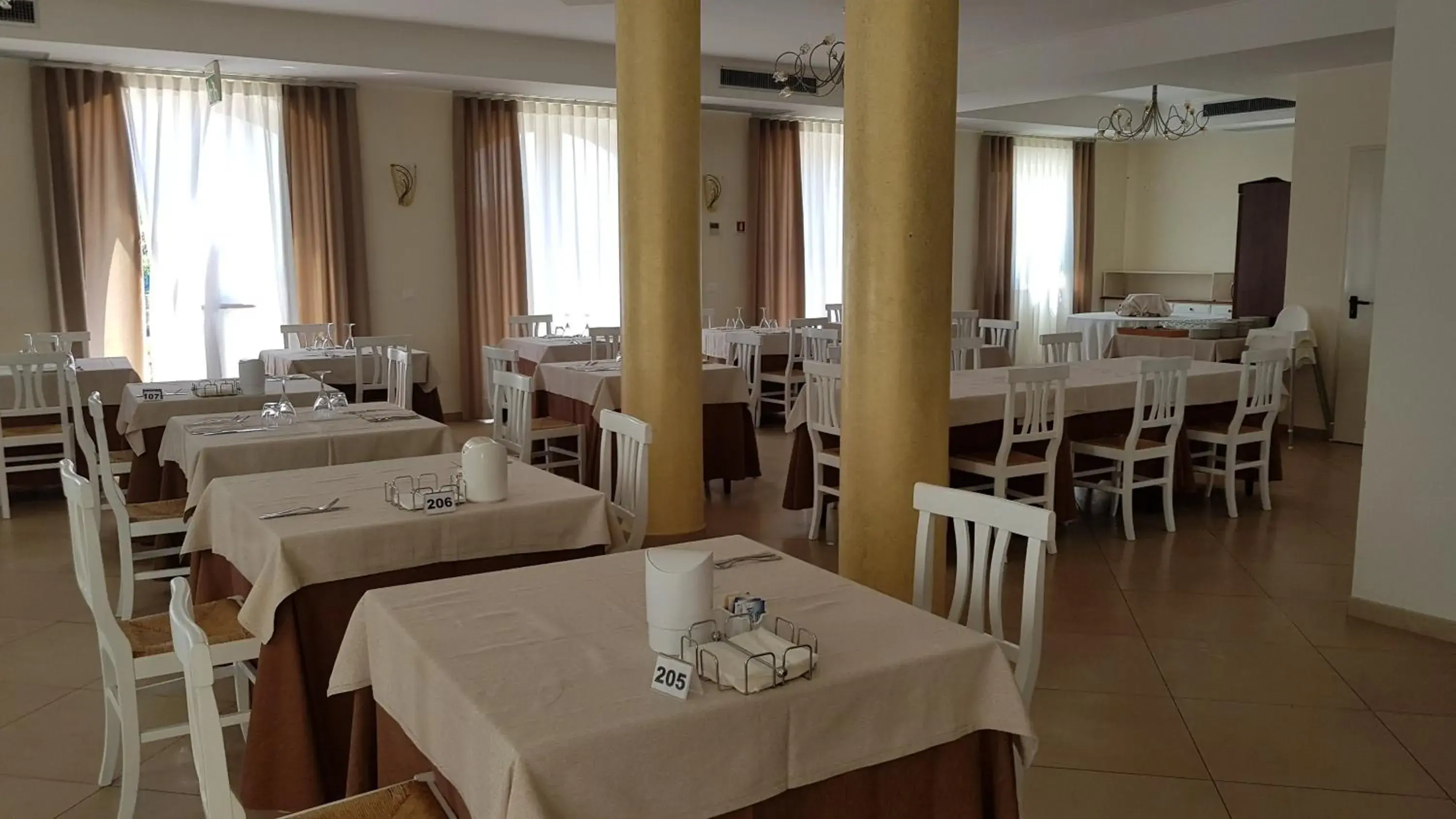 Lounge or bar in Hotel Victoria Lounge or bar in Hotel Victoria