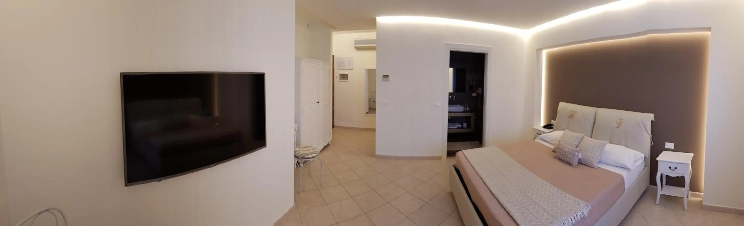 Photo of the whole room, Bed in Hotel Victoria