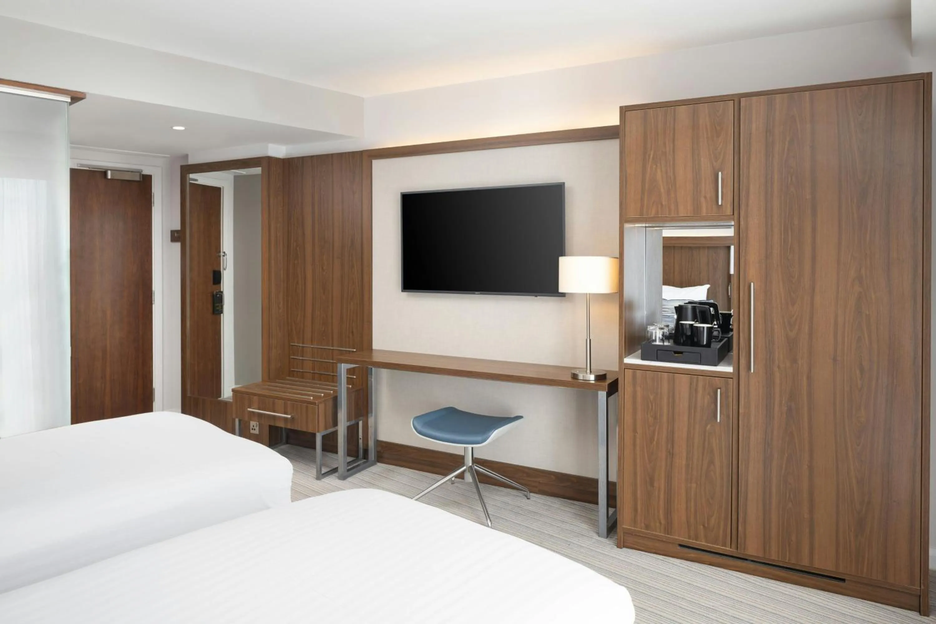 Bedroom, Bed in Courtyard by Marriott Oxford City Centre