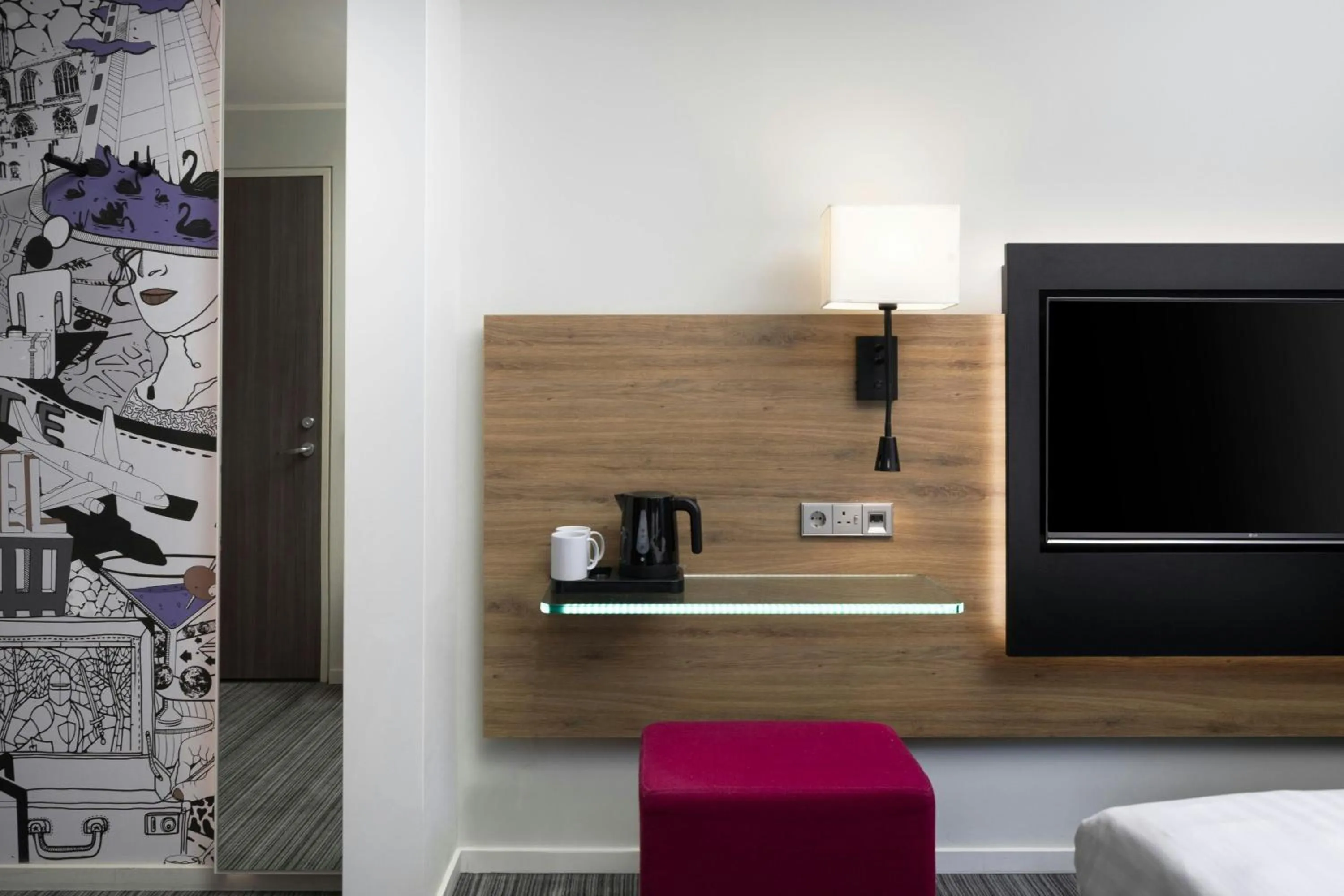 Photo of the whole room in Moxy York