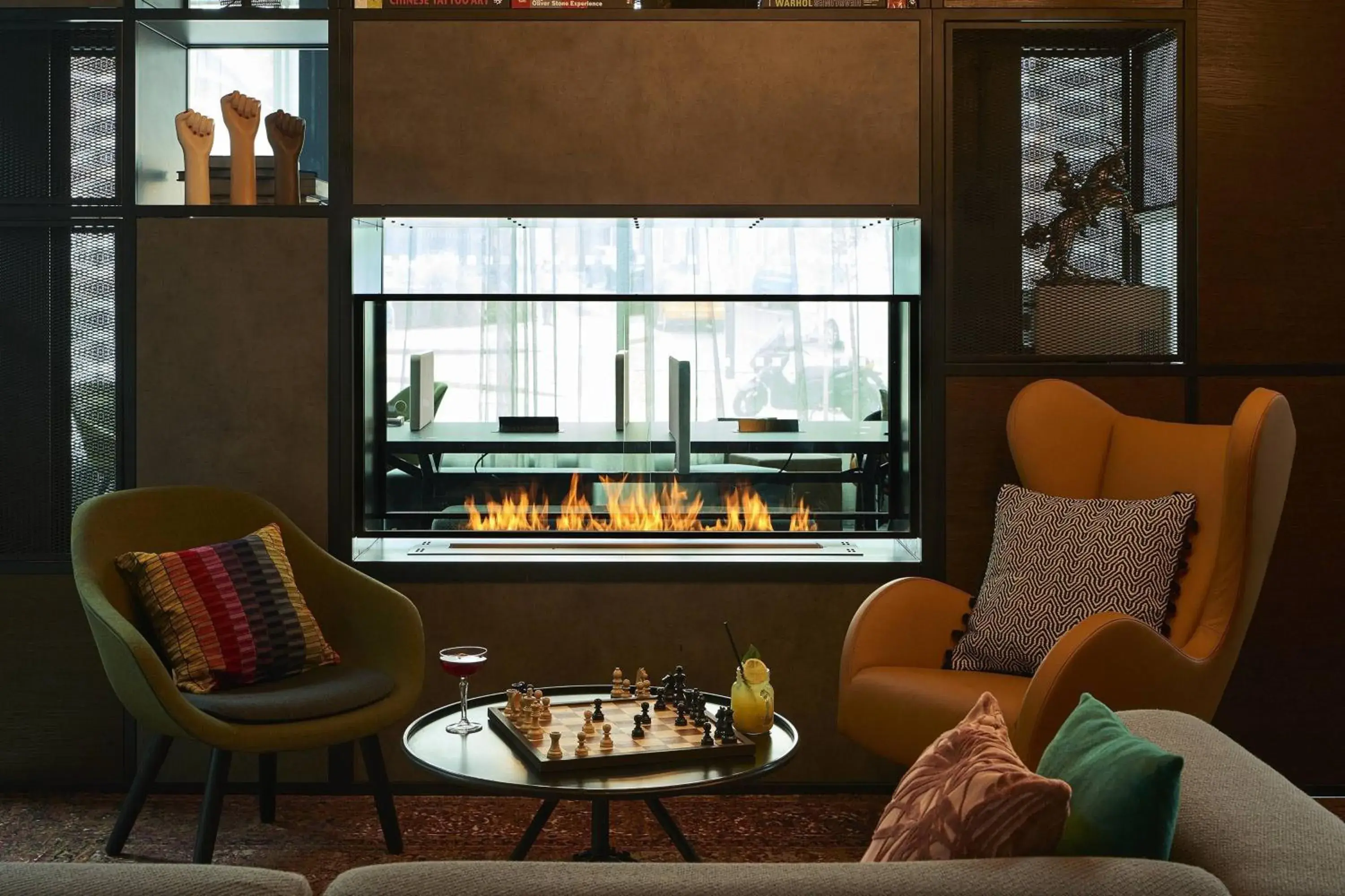 Living room in Moxy York Living room in Moxy York