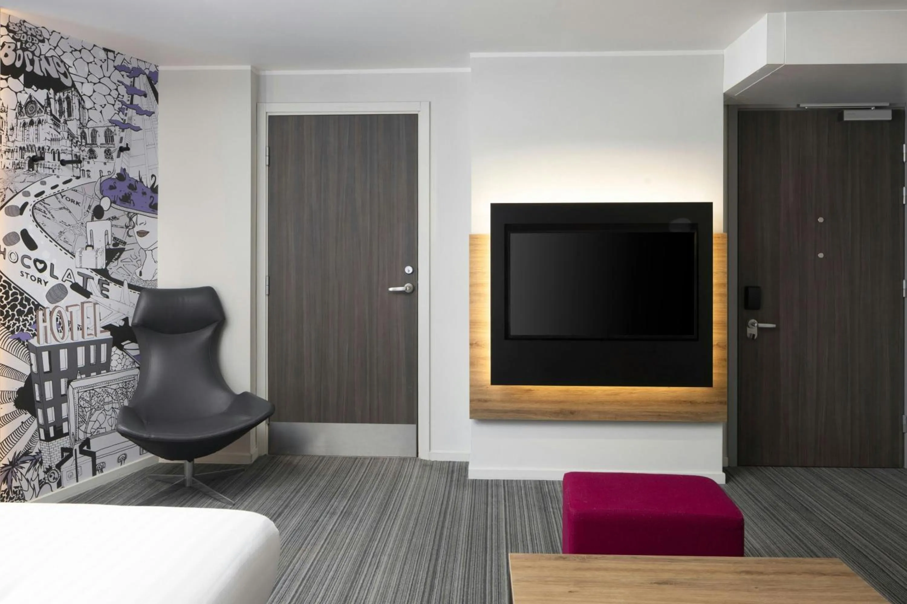 Photo of the whole room in Moxy York