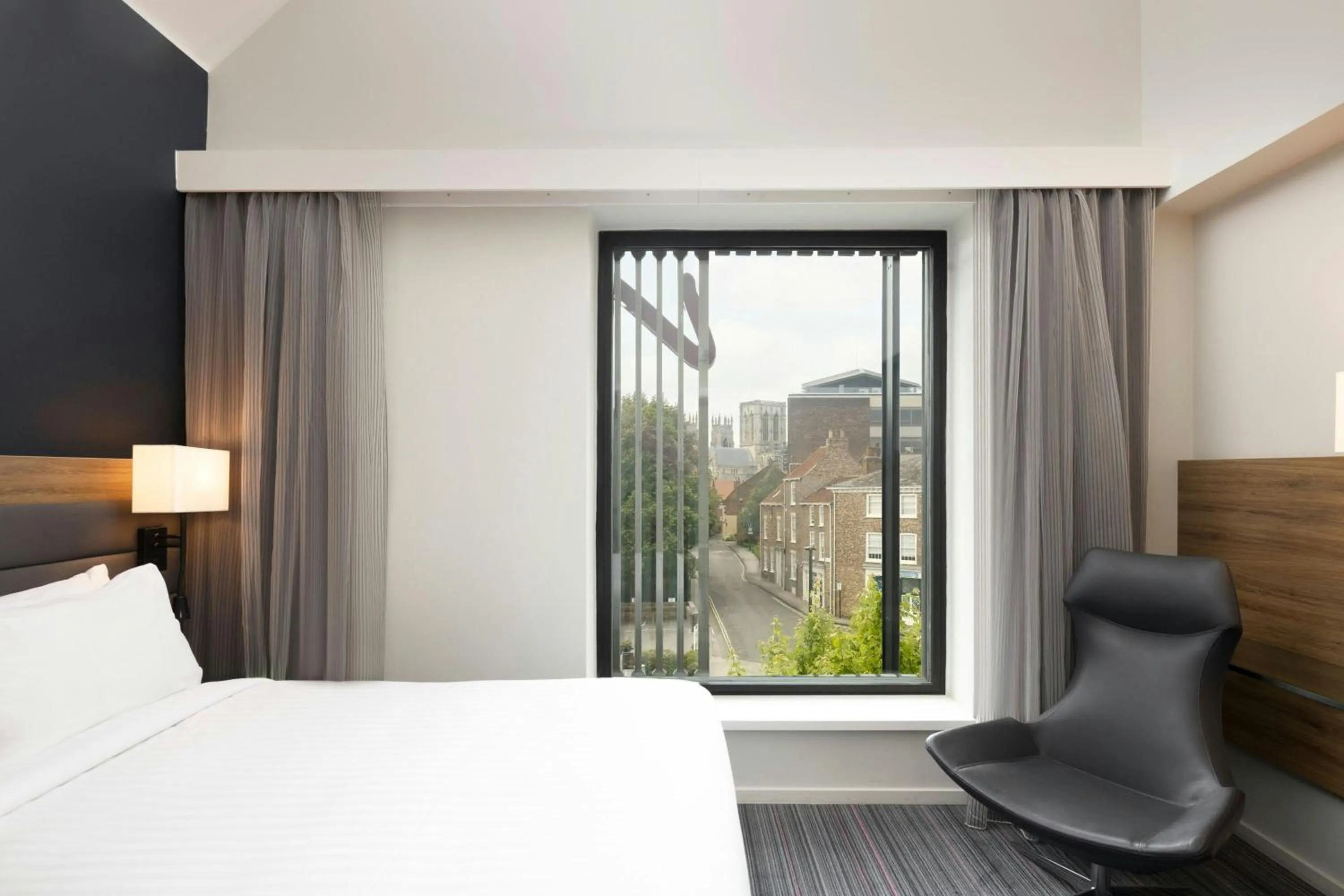 Photo of the whole room, Bed in Moxy York