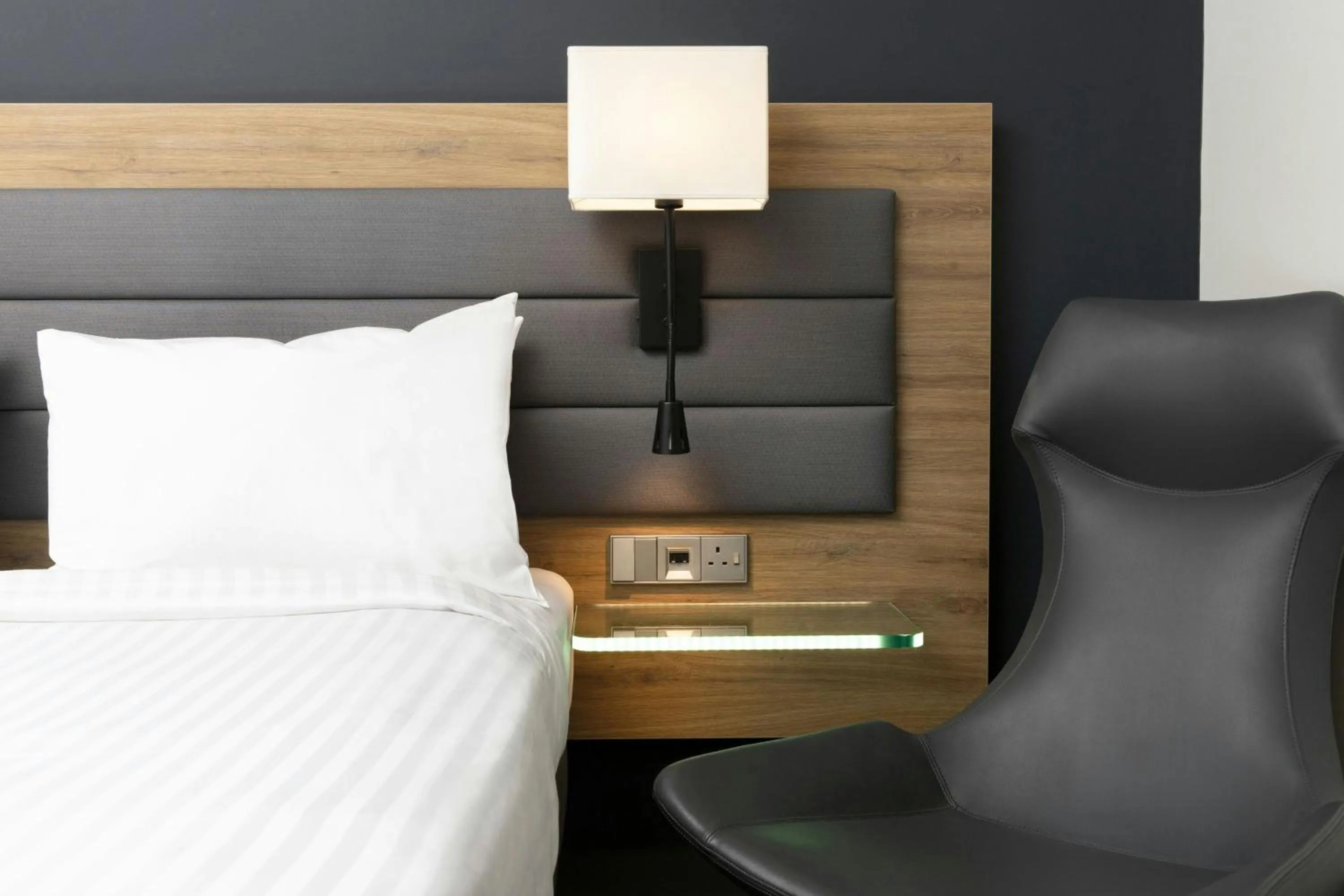 Photo of the whole room, Bed in Moxy York