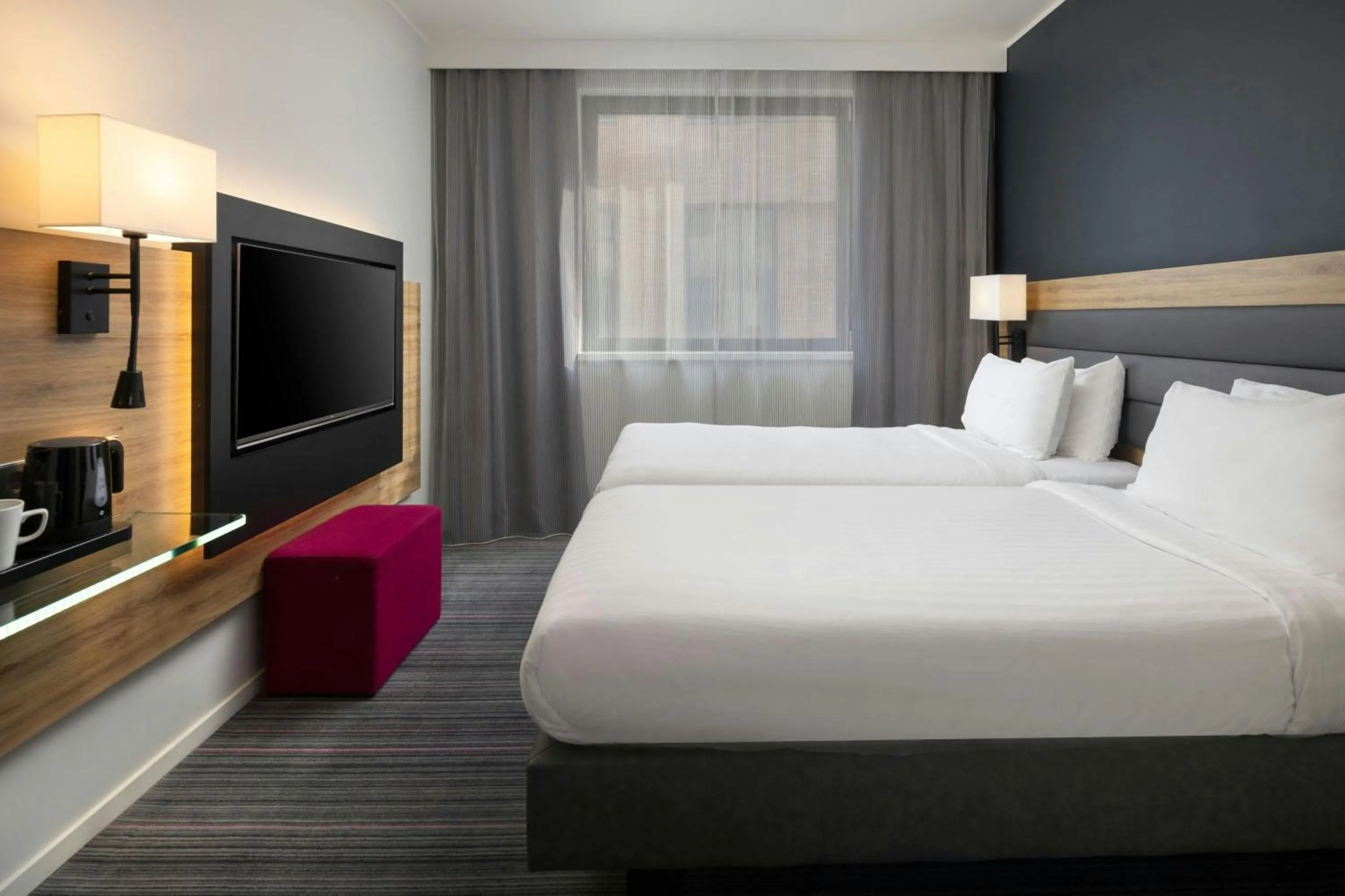 Photo of the whole room, Bed in Moxy York