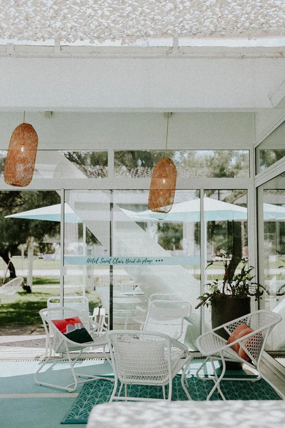 Patio in Hôtel Saint-Clair, côté Plage