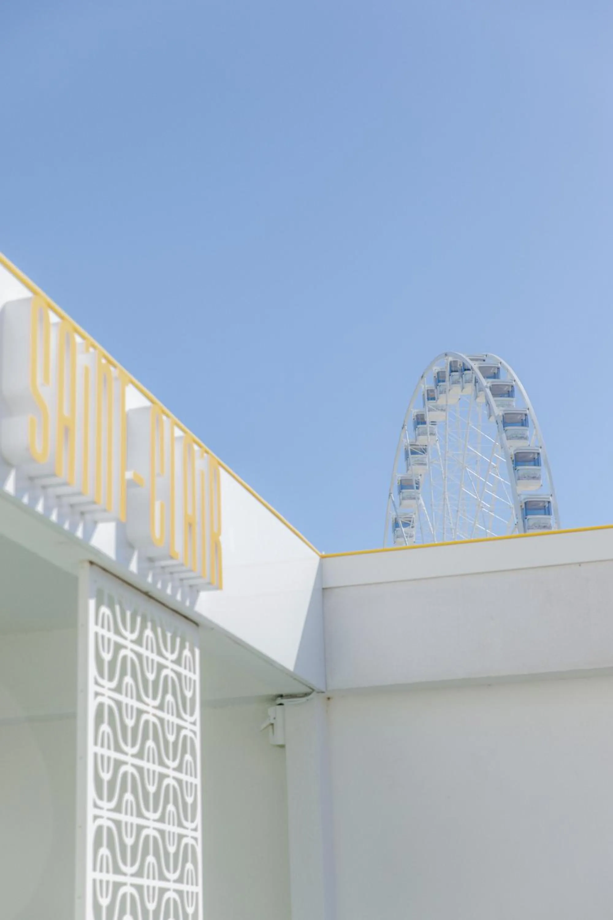 Property logo or sign in Hôtel Saint-Clair, côté Plage