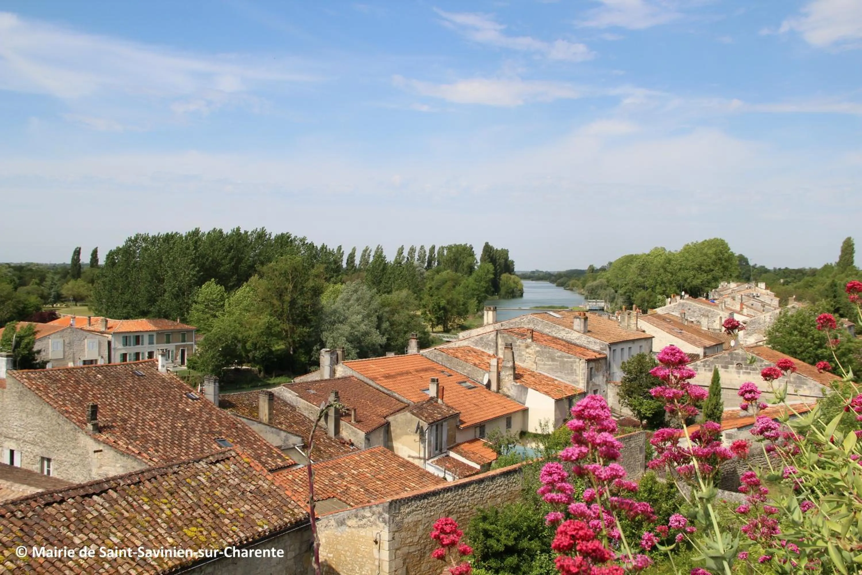 Off site in Logis Hôtel & Restaurant Le Saint Savinien