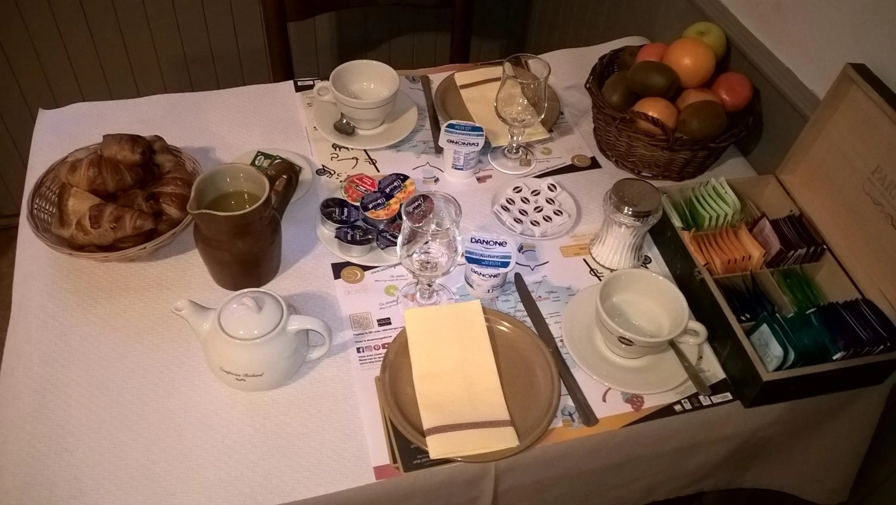 Food and drinks in Logis Hôtel & Restaurant Le Saint Savinien