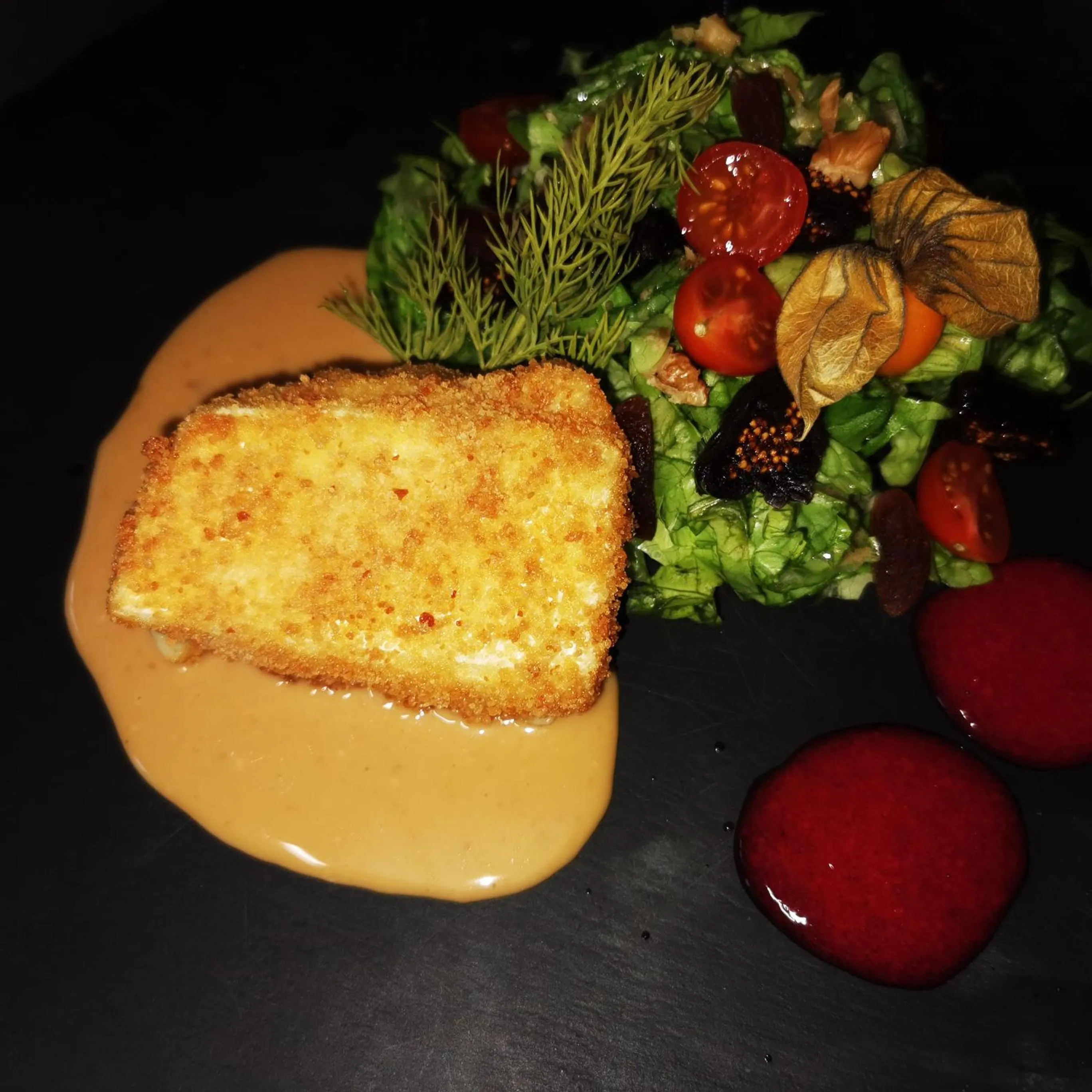 Restaurant/places to eat in Logis Hôtel & Restaurant Le Saint Savinien