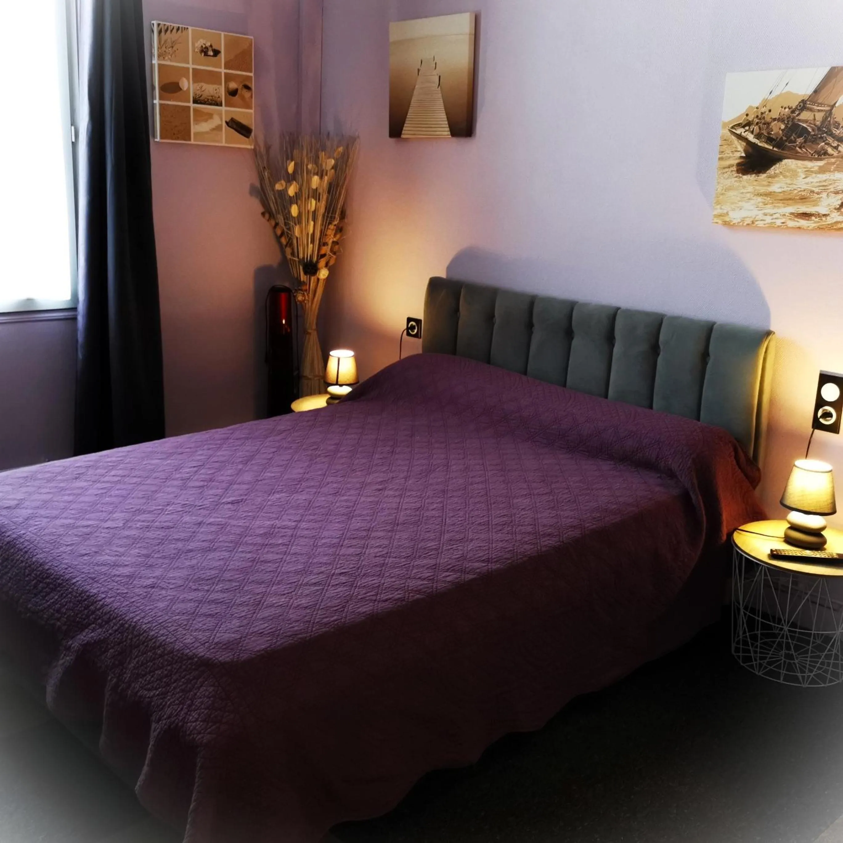 Bed in Logis Hôtel & Restaurant Le Saint Savinien