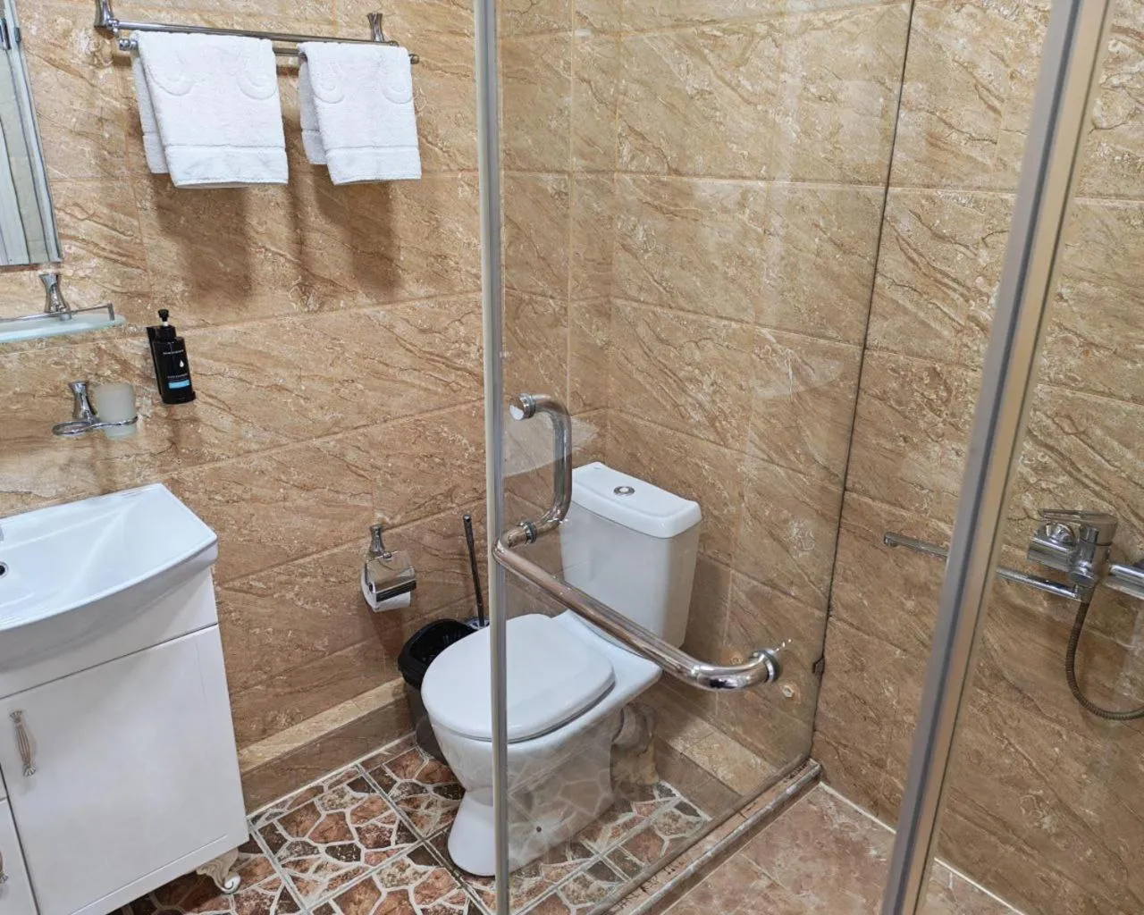 Large Double Room in ART RAKAT