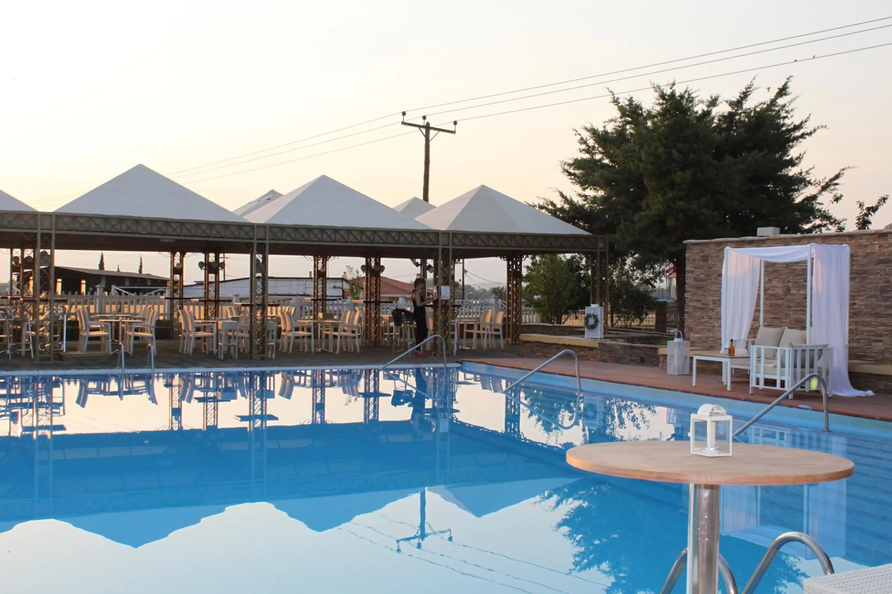 Swimming pool in Chris & Eve Mansion