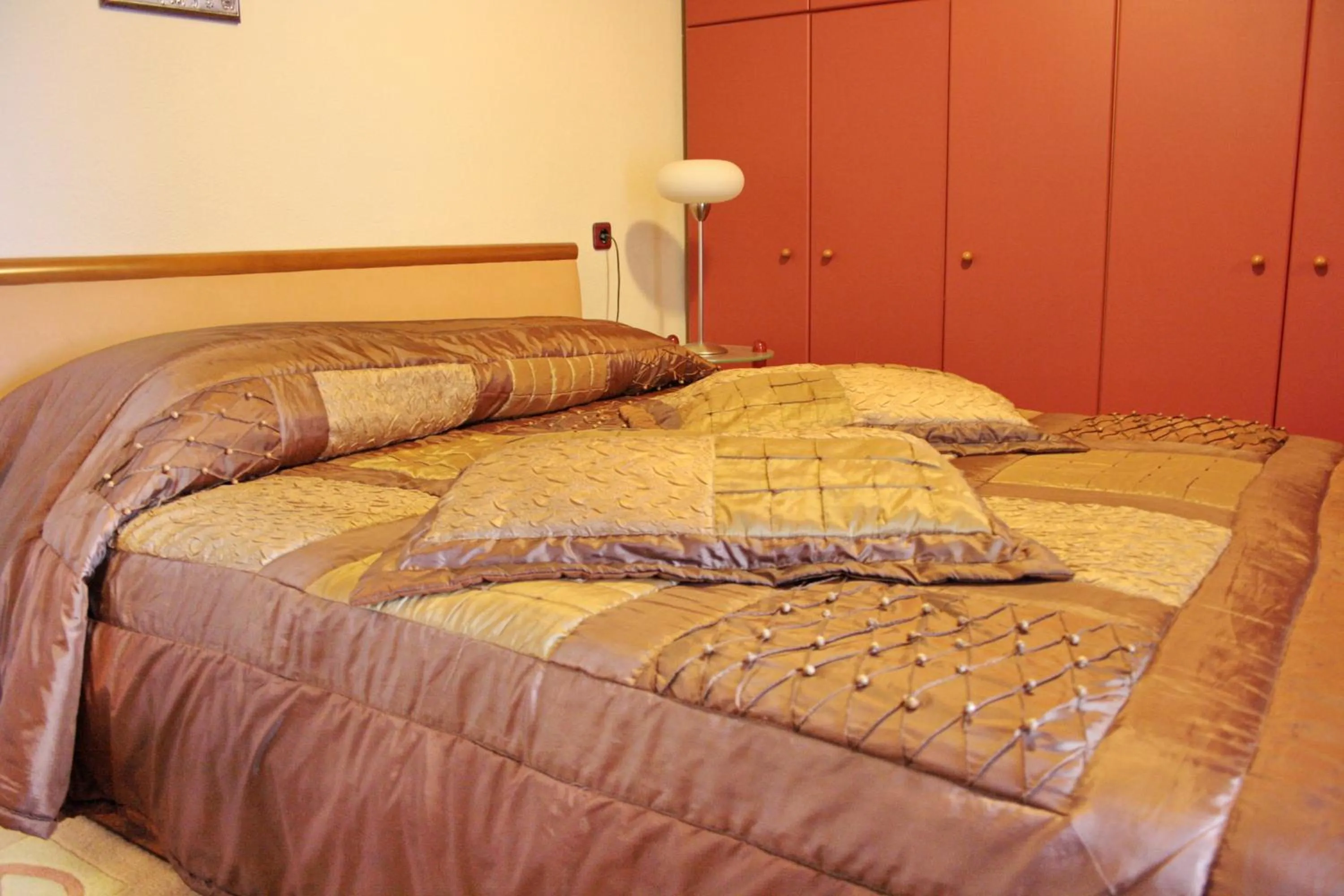 Bed in Chris & Eve Mansion