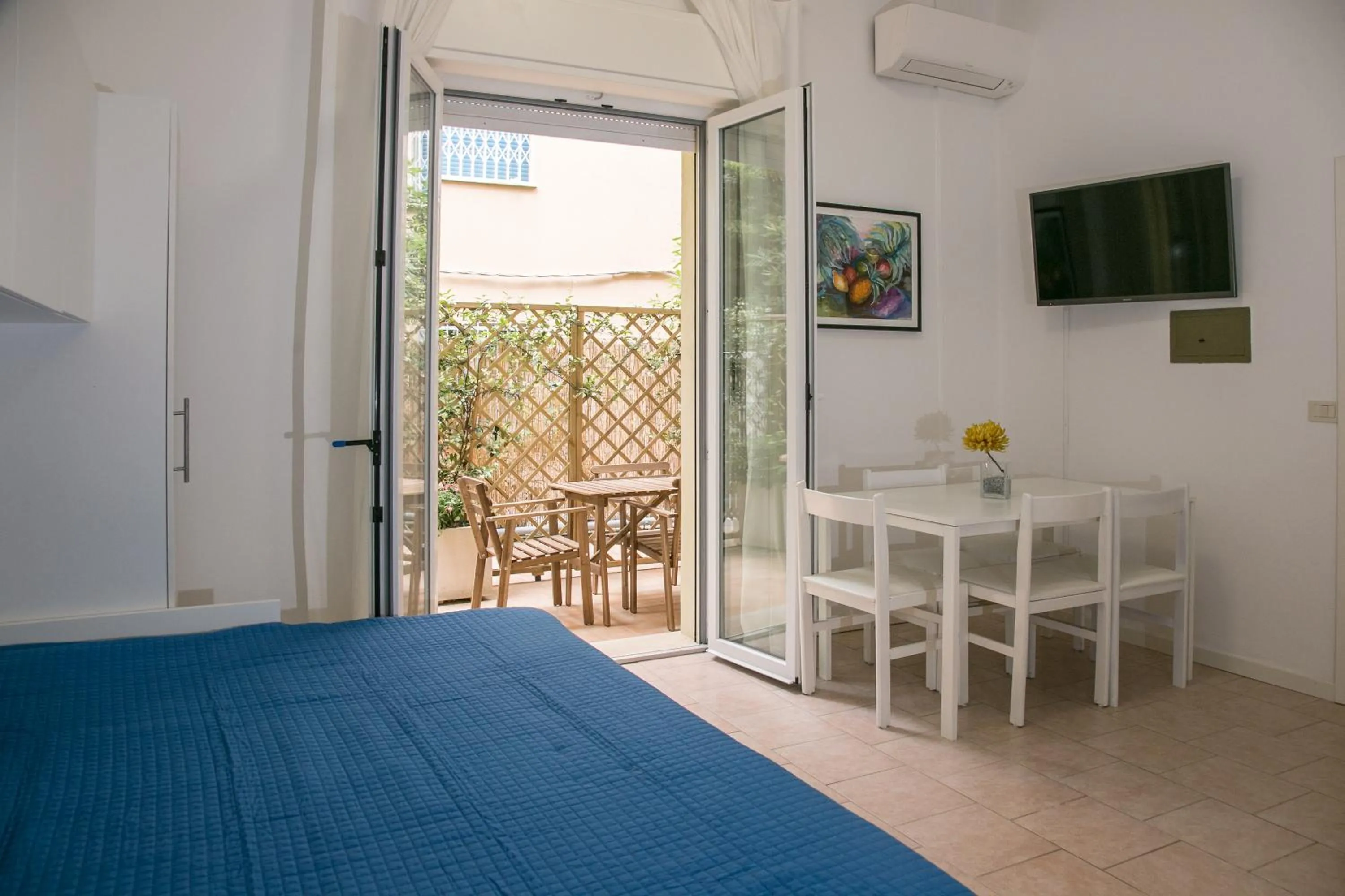 Dining area, Bed in Residence Villa Ofelia