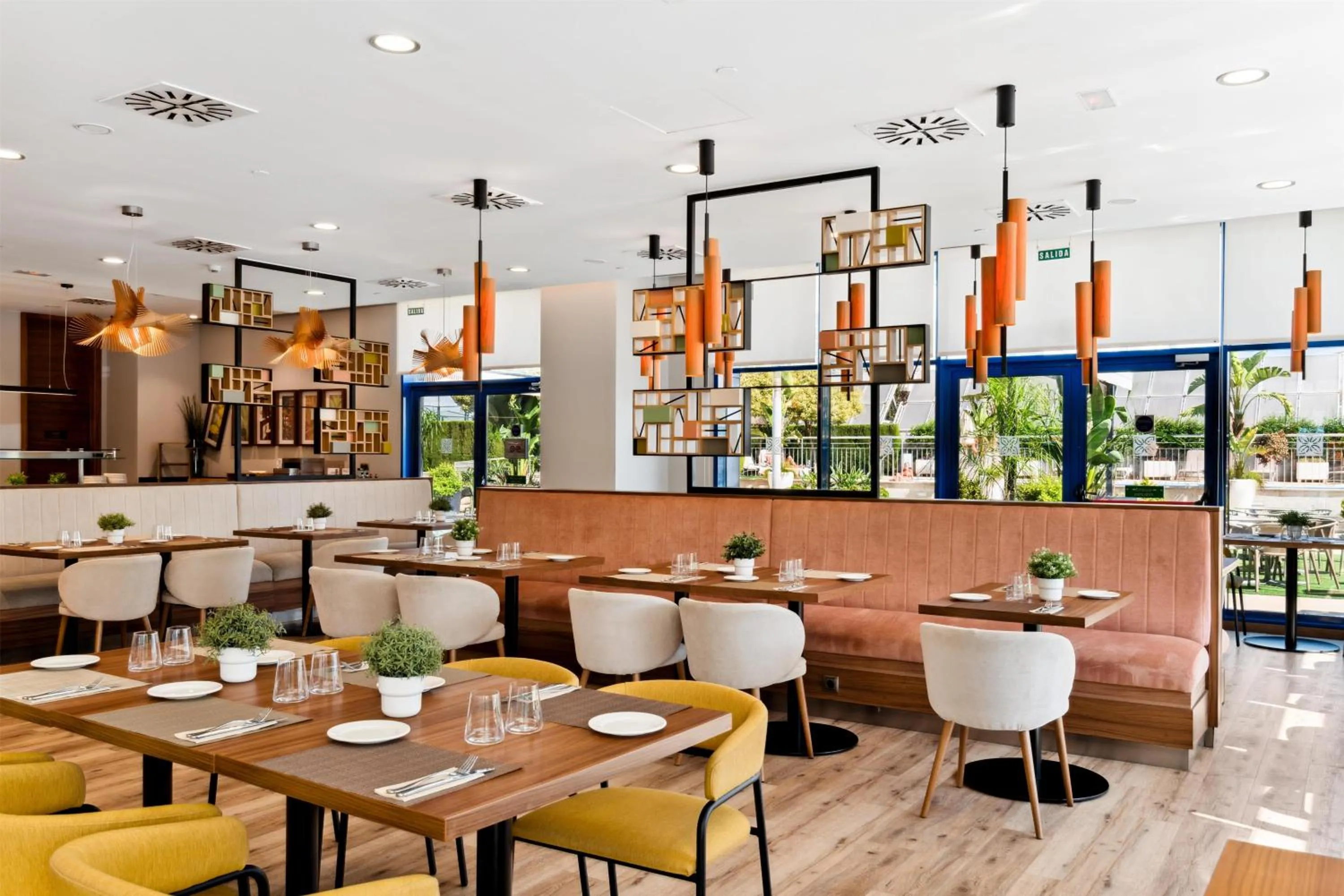 Restaurant/places to eat in Hilton Garden Inn Sevilla