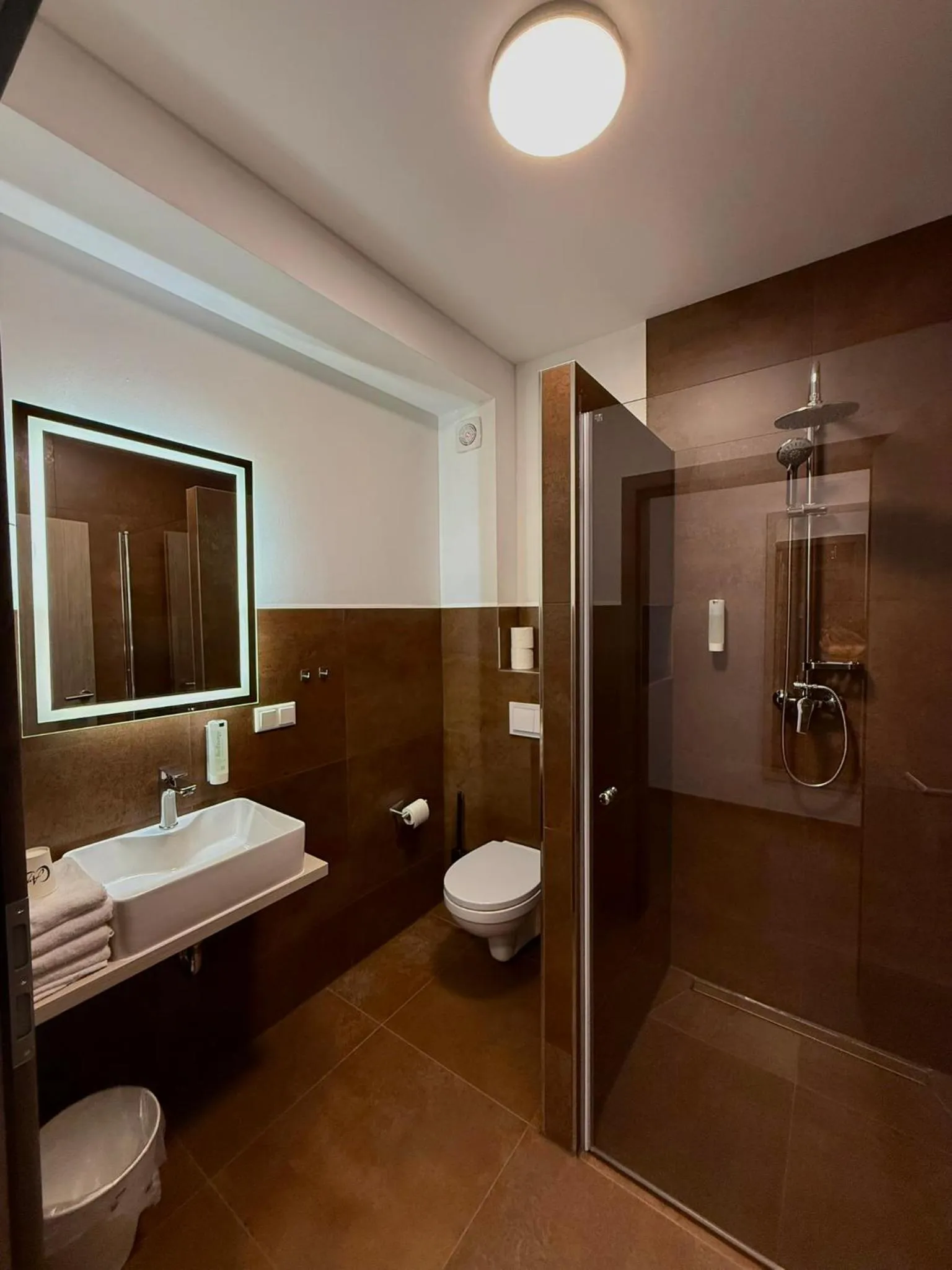 Shower in Ayhan Hotel