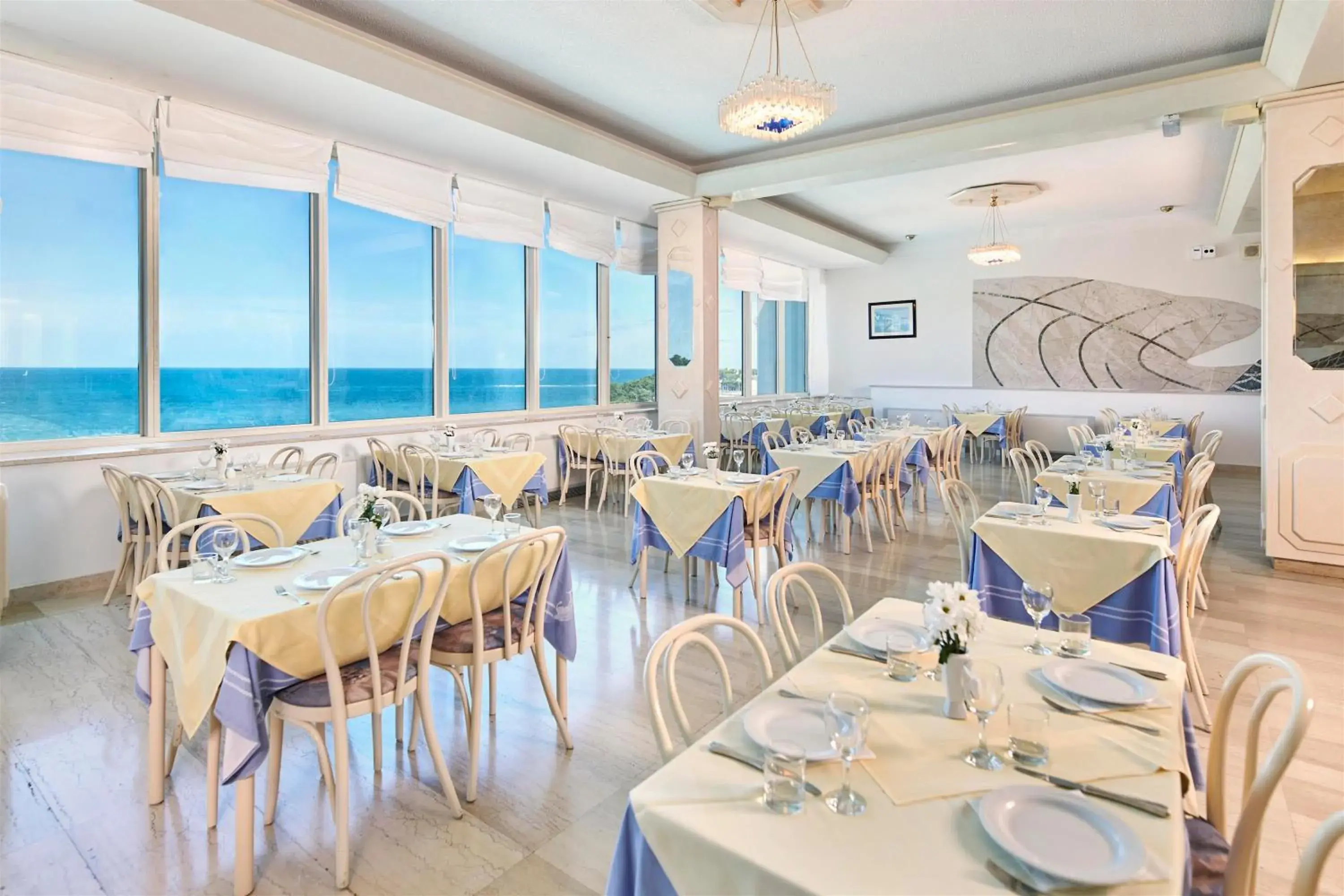 Restaurant/places to eat in Hotel Gran Vista Plava Laguna Restaurant/places to eat in Hotel Gran Vista Plava Laguna