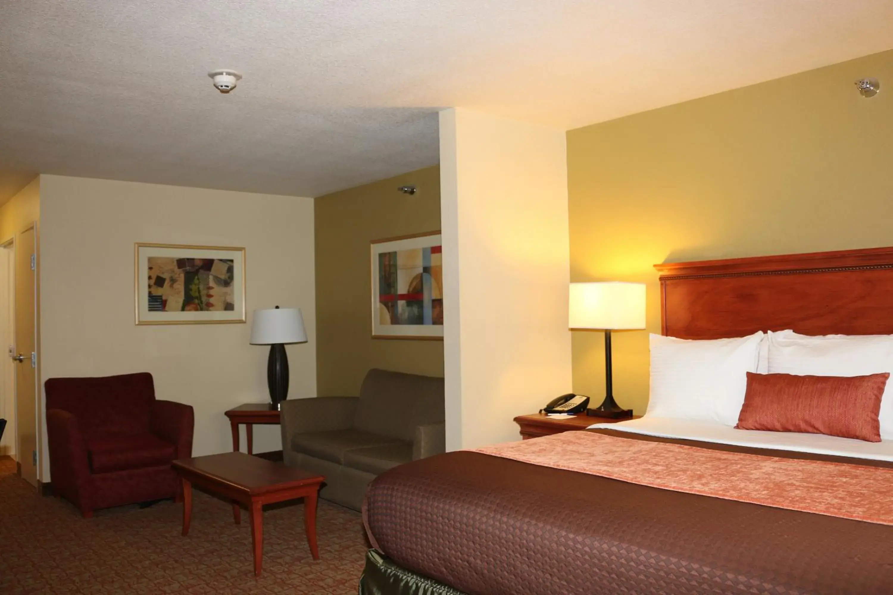 Bed in Heritage Hotel and Suites Bed in Heritage Hotel and Suites