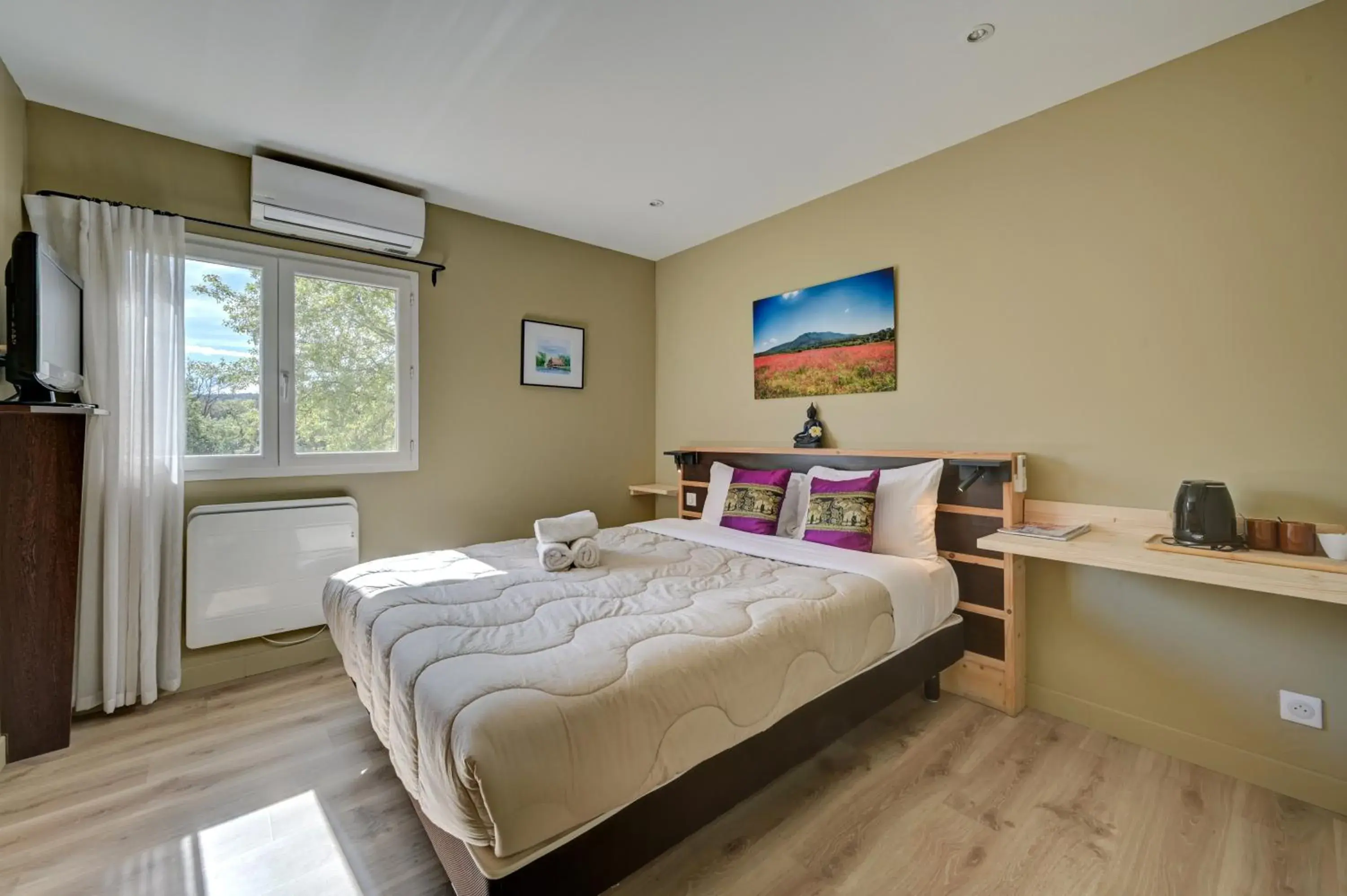 Bed in Hostellerie Le Paradou Bed in Hostellerie Le Paradou