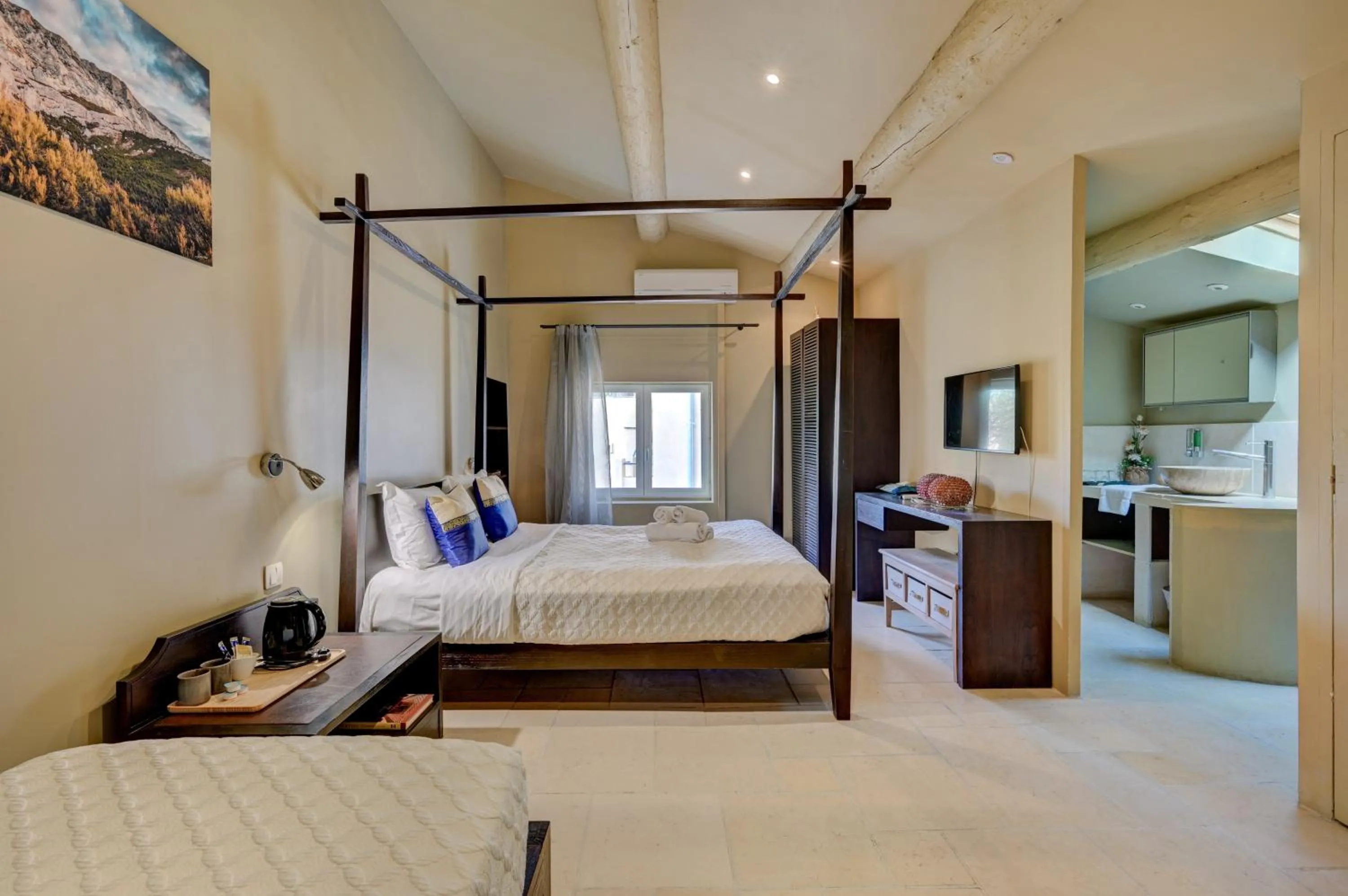 Bed in Hostellerie Le Paradou