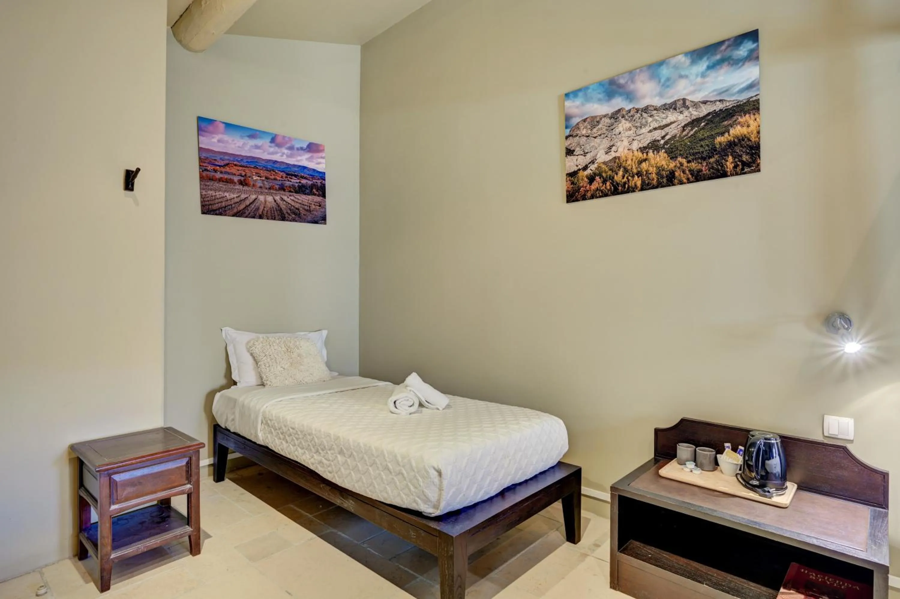 Bed in Hostellerie Le Paradou