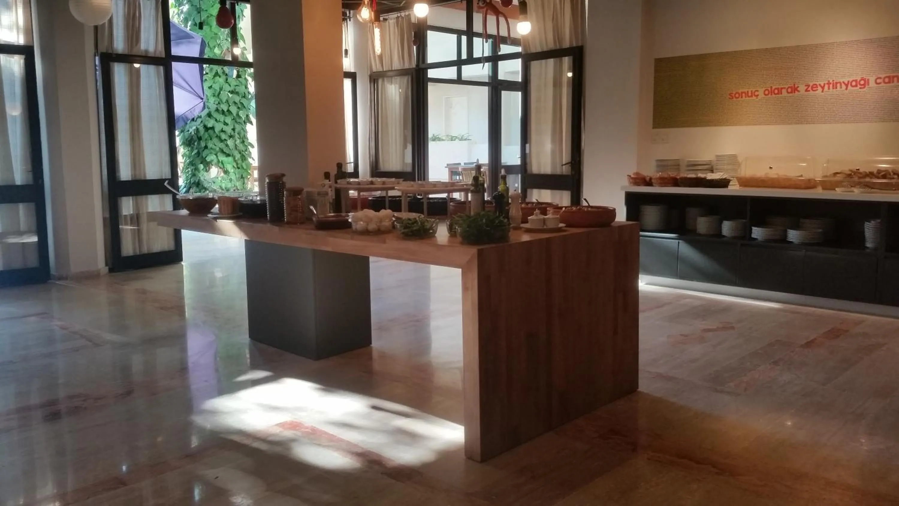 Restaurant/places to eat in Arinnanda Hotel Cesme