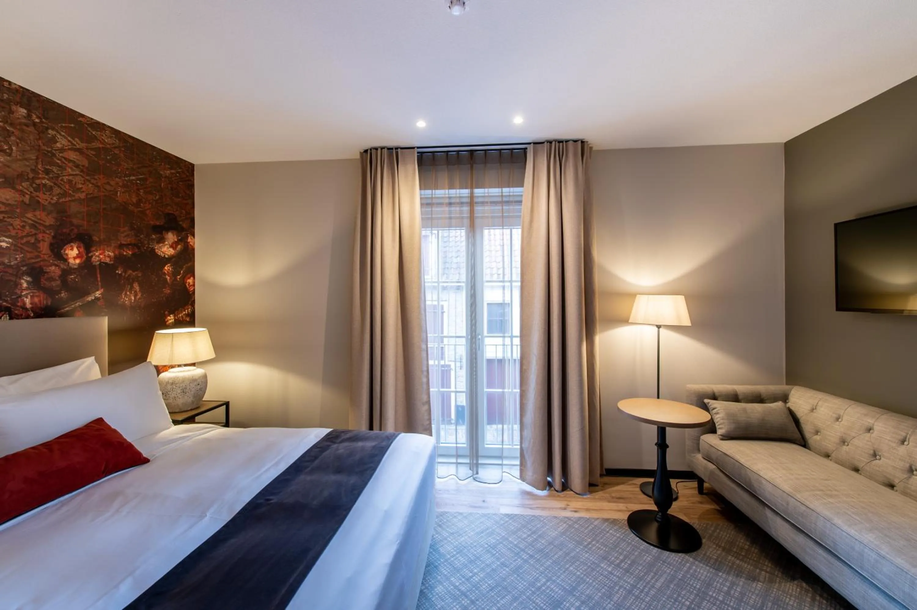 Photo of the whole room, Bed in Mondragon