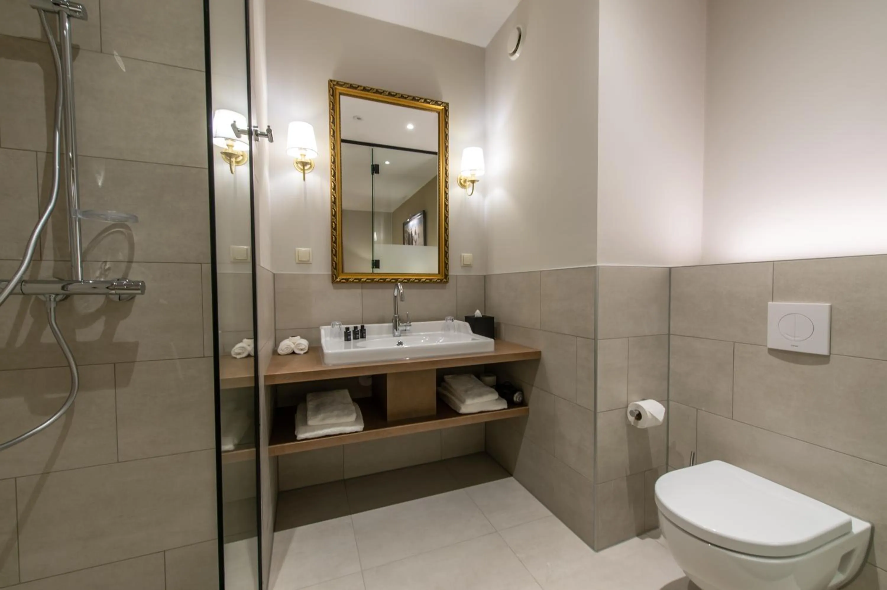 Bathroom in Mondragon