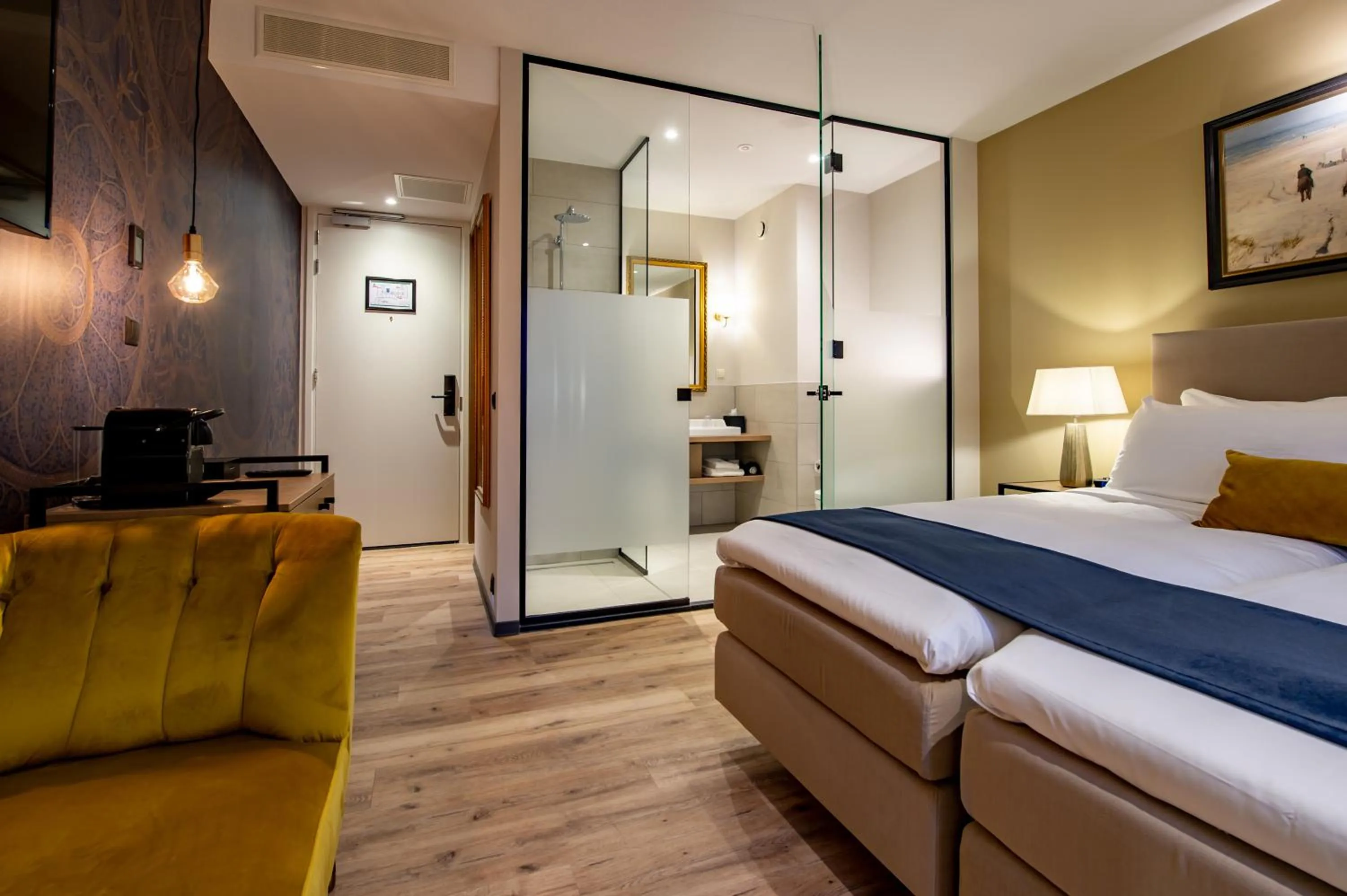 Photo of the whole room, Bed in Mondragon